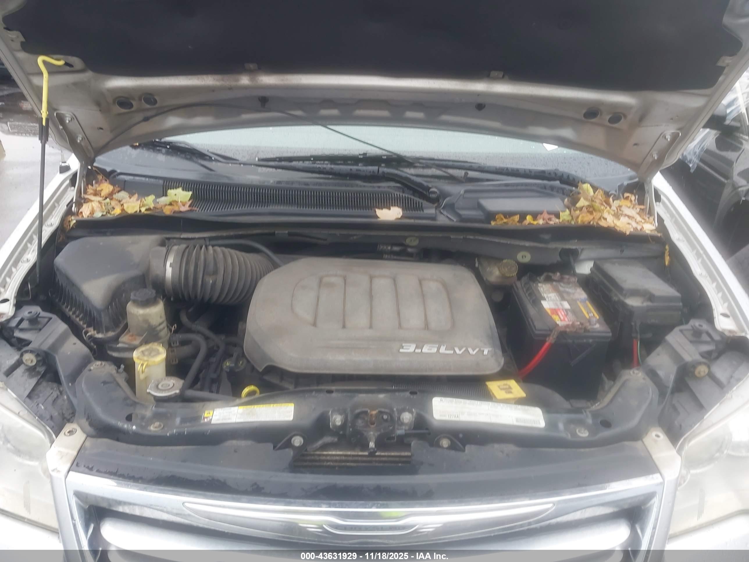 CHRYSLER TOWN image 10