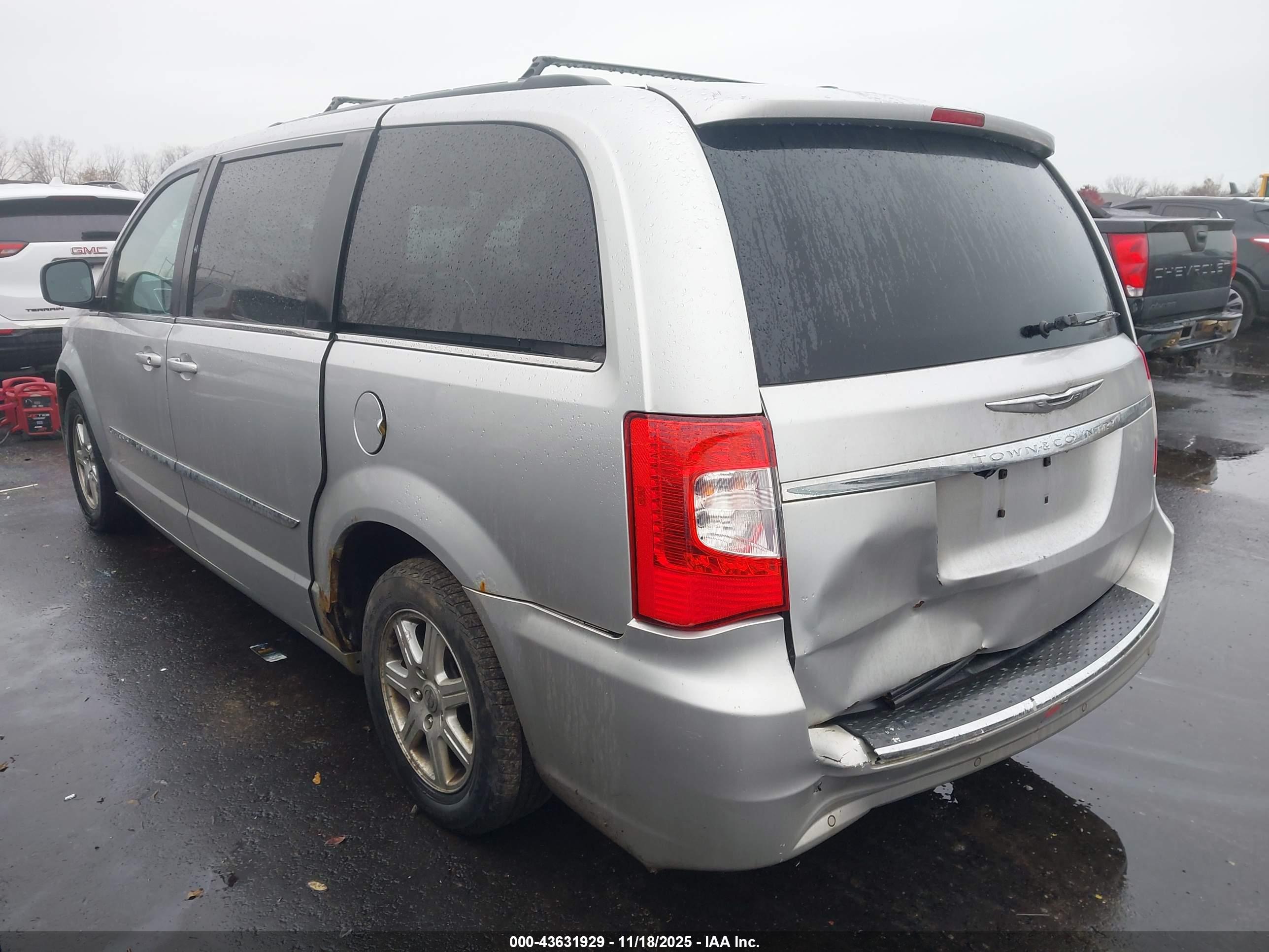 CHRYSLER TOWN image 3