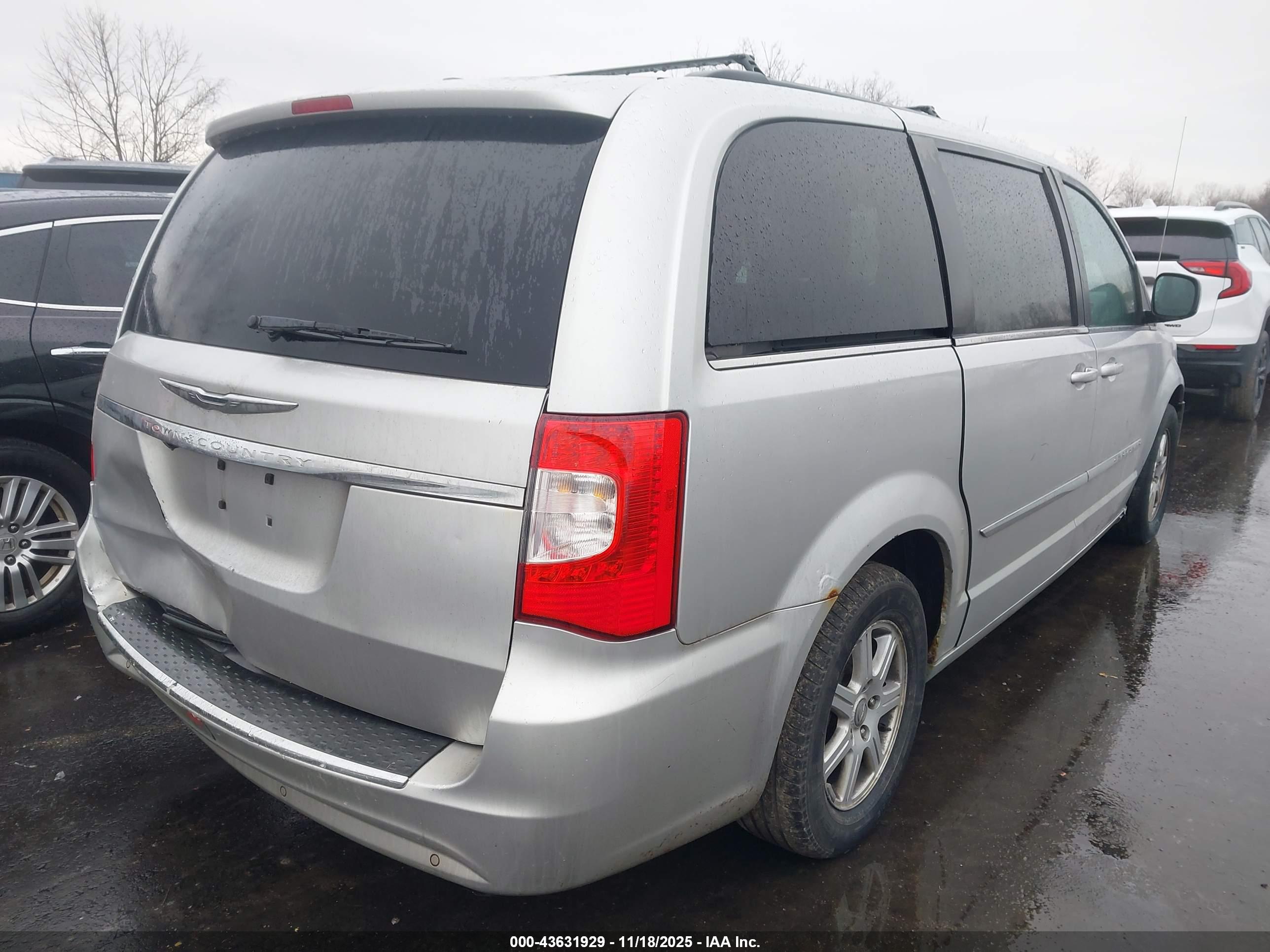 CHRYSLER TOWN image 4