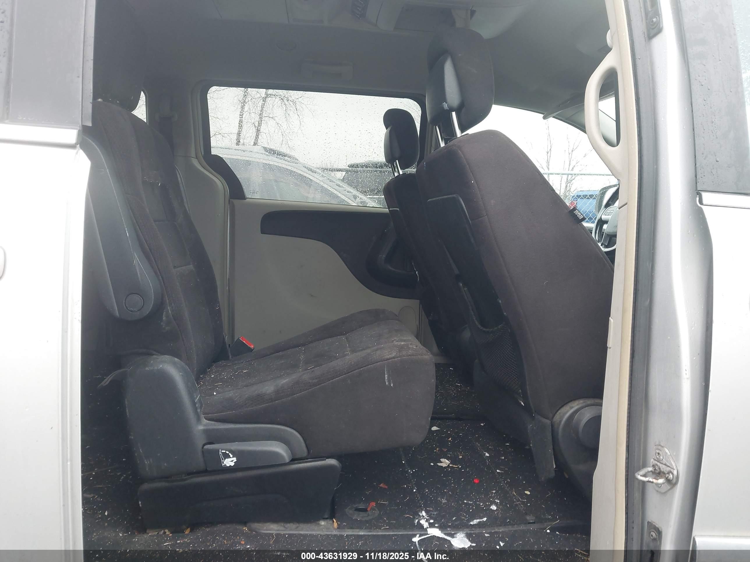 CHRYSLER TOWN image 8