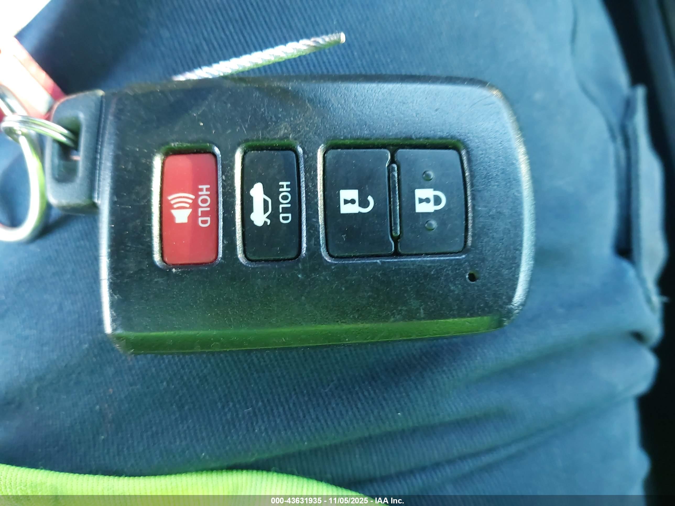 TOYOTA AVALON image 11