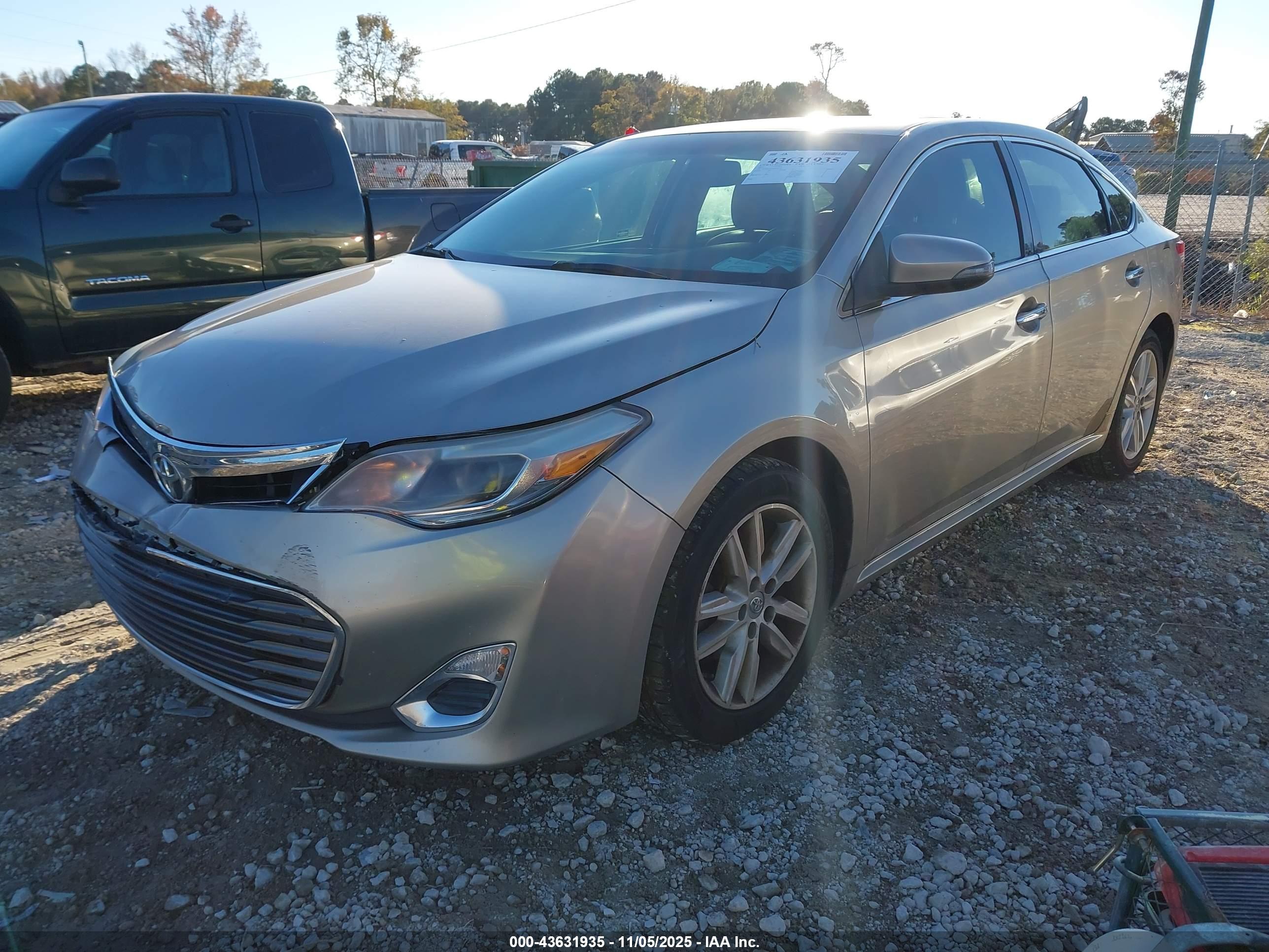 TOYOTA AVALON image 2