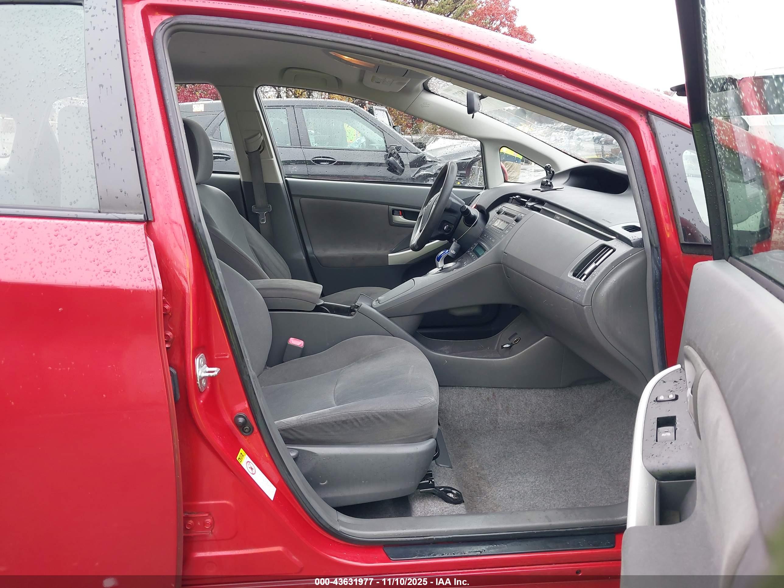 TOYOTA PRIUS image 5