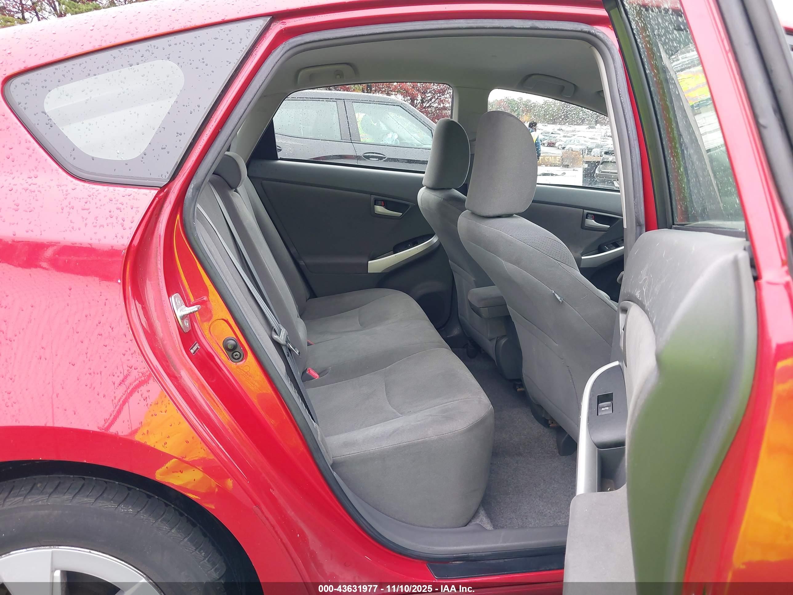 TOYOTA PRIUS image 8
