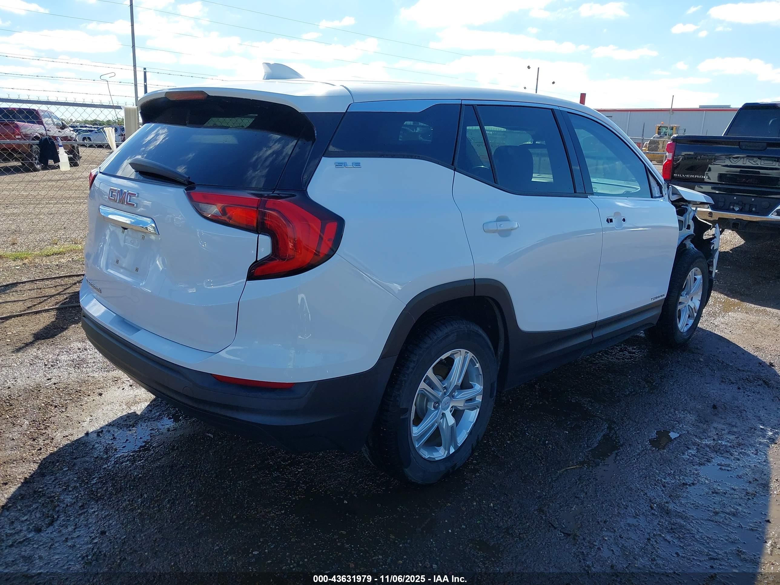 GMC TERRAIN image 4