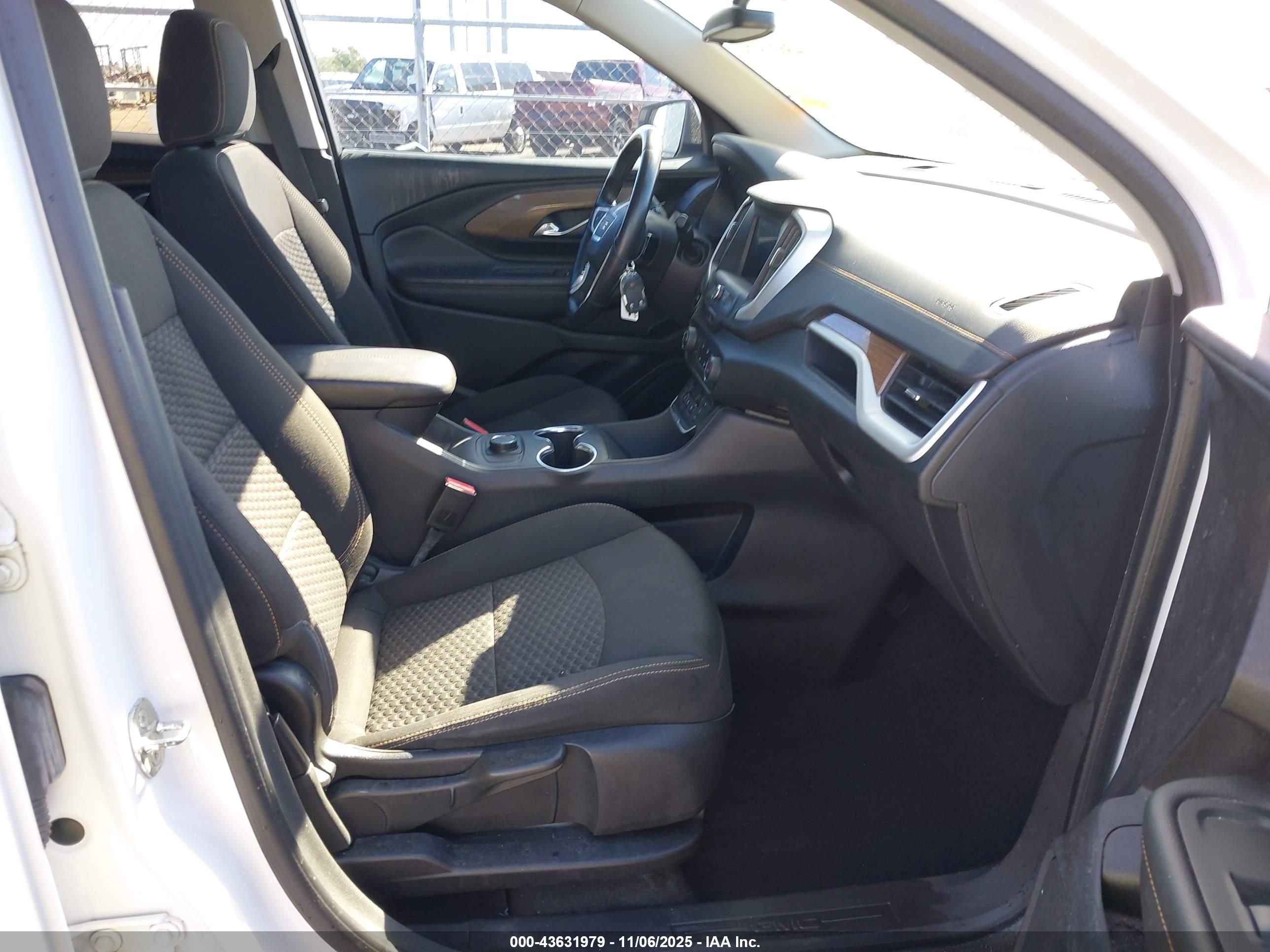GMC TERRAIN image 5