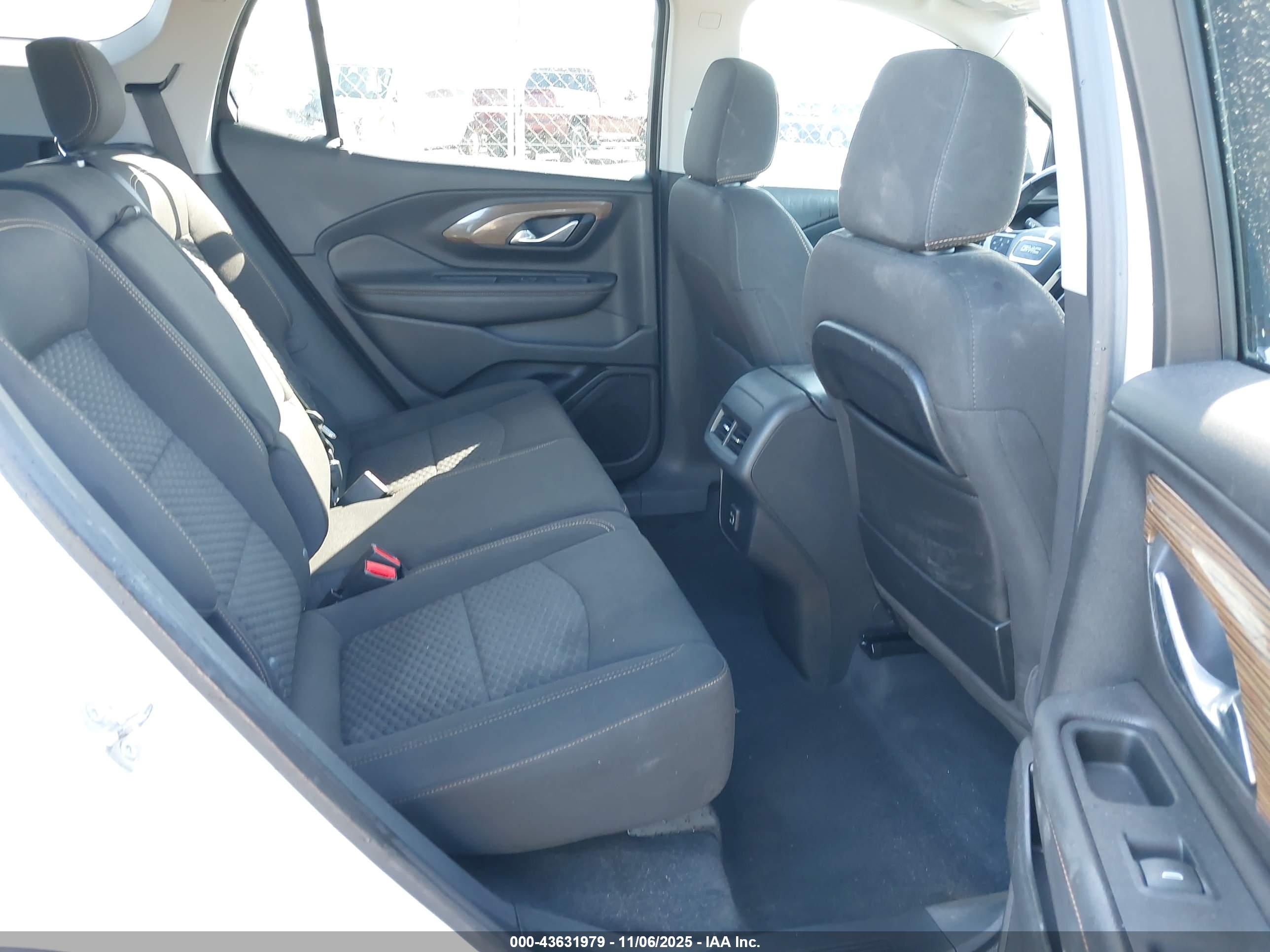 GMC TERRAIN image 8