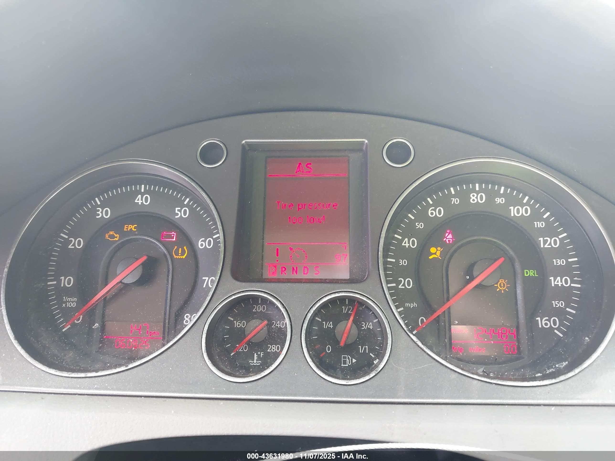 VOLKSWAGEN PASSAT image 7