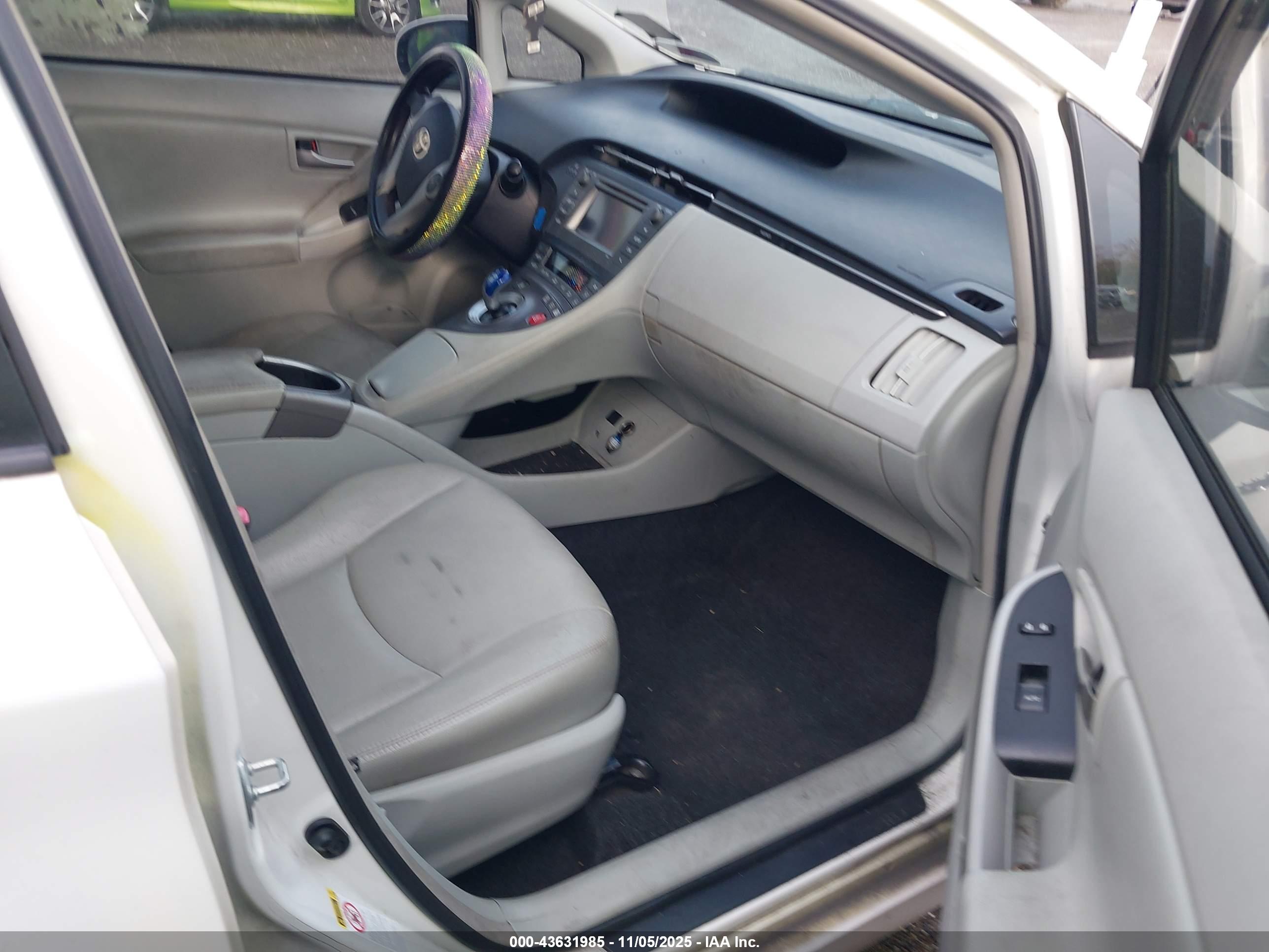 TOYOTA PRIUS image 5