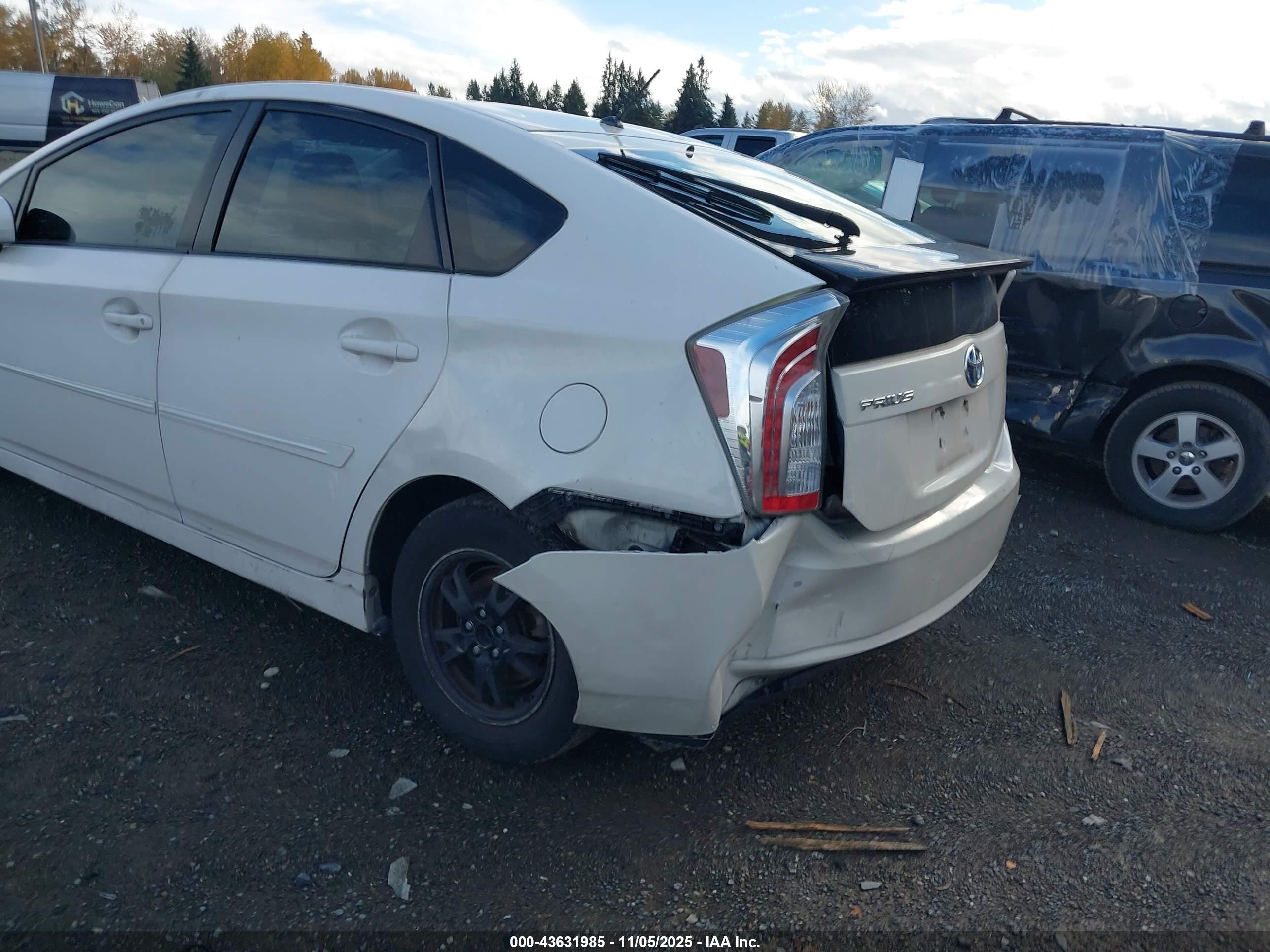 TOYOTA PRIUS image 6