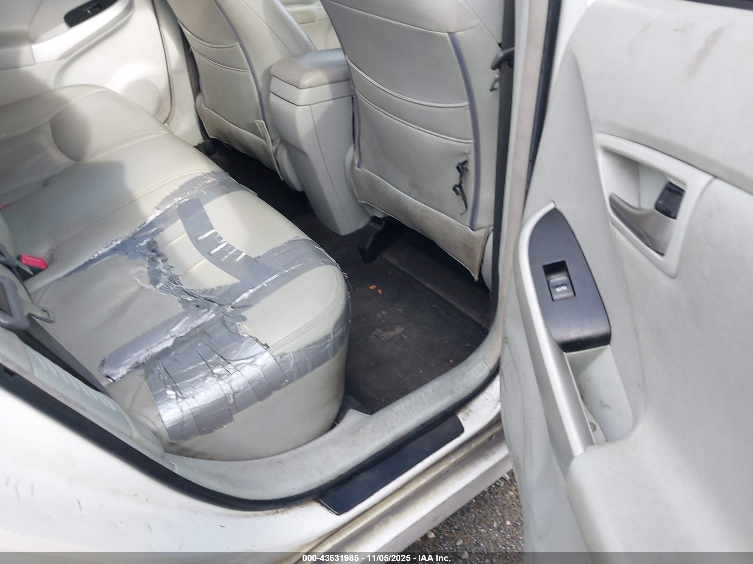 TOYOTA PRIUS image 8