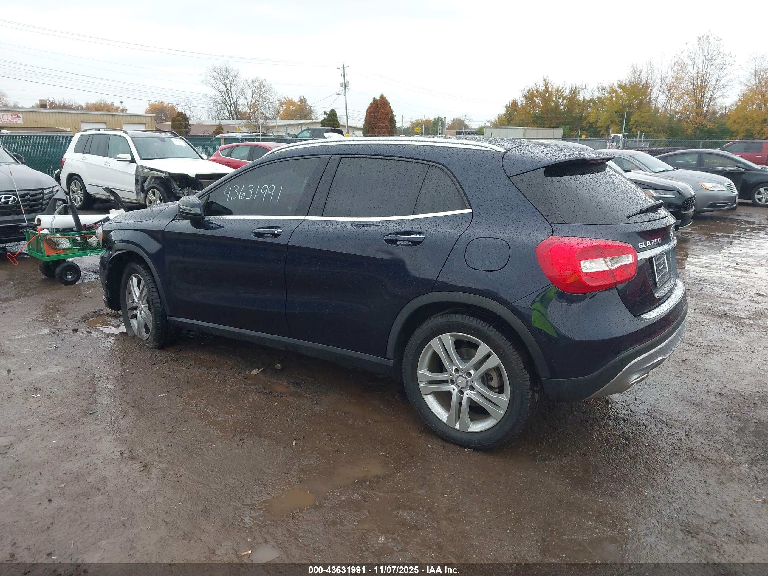 MERCEDES-BENZ GLA image 3