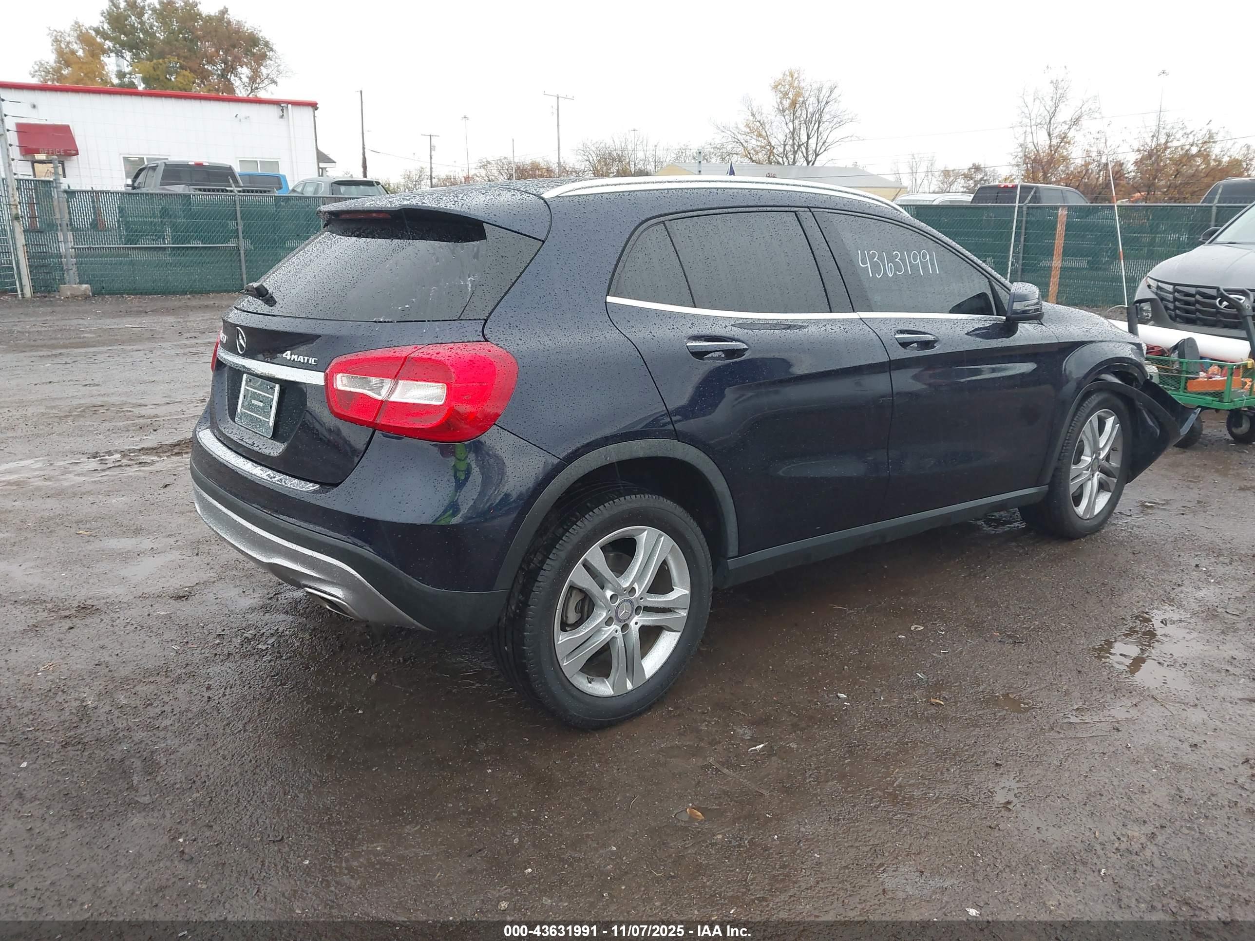MERCEDES-BENZ GLA image 4