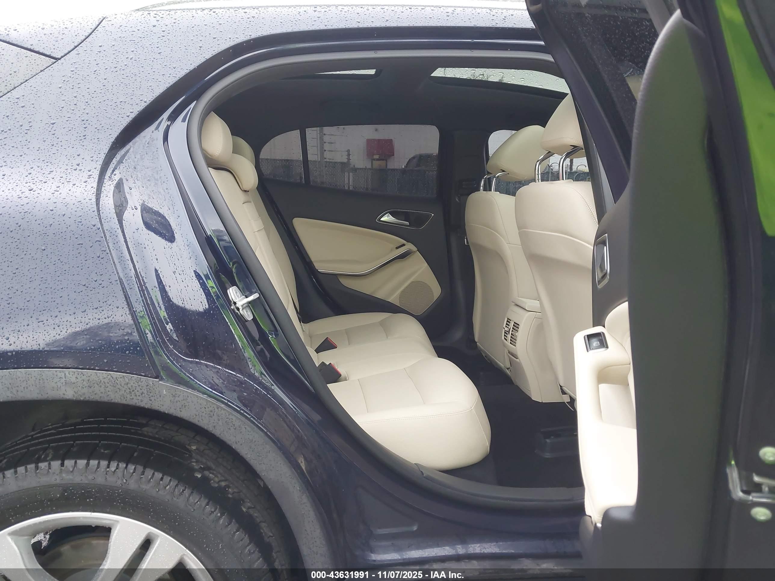 MERCEDES-BENZ GLA image 8