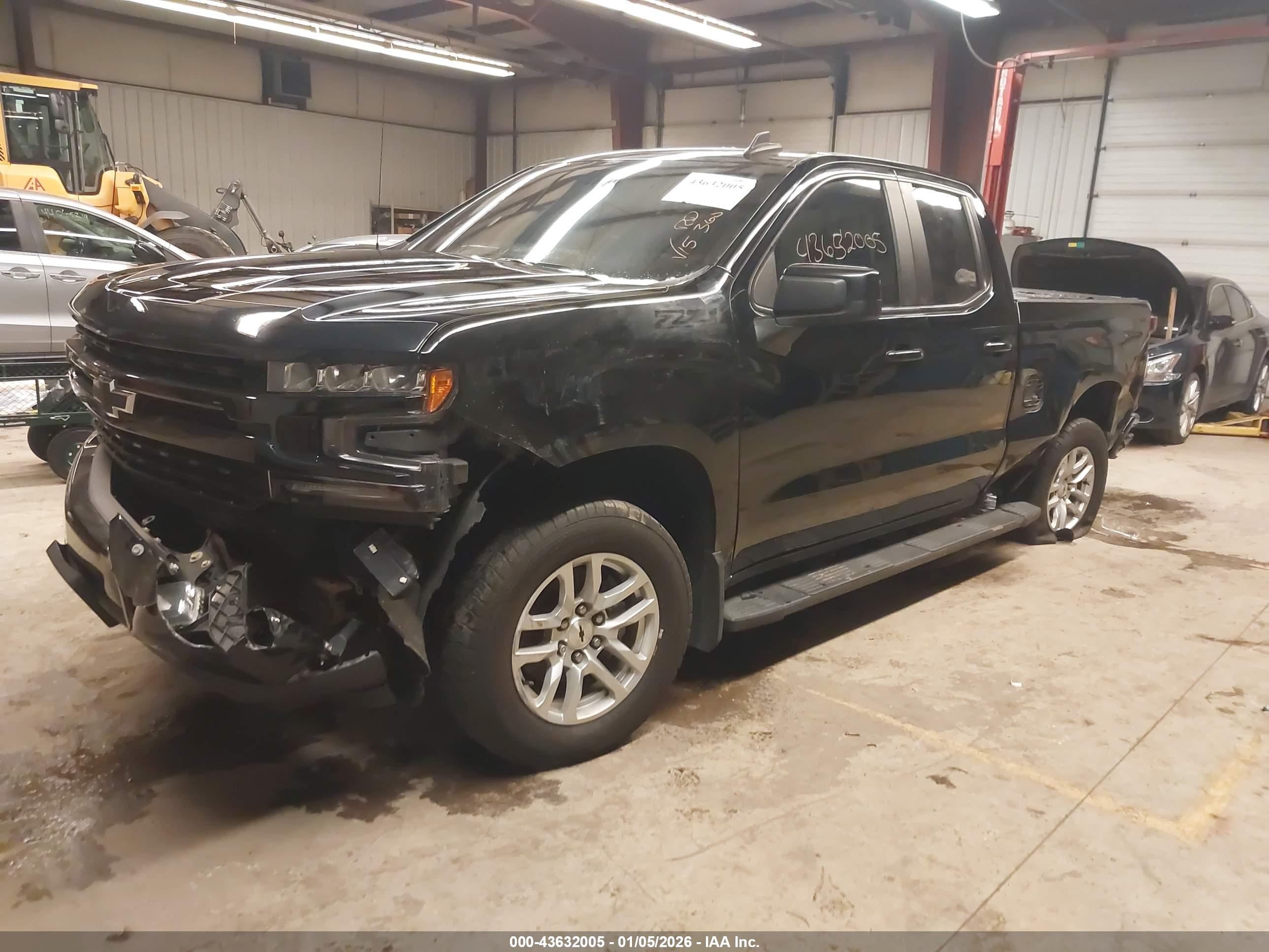 CHEVROLET SILVERADO image 2