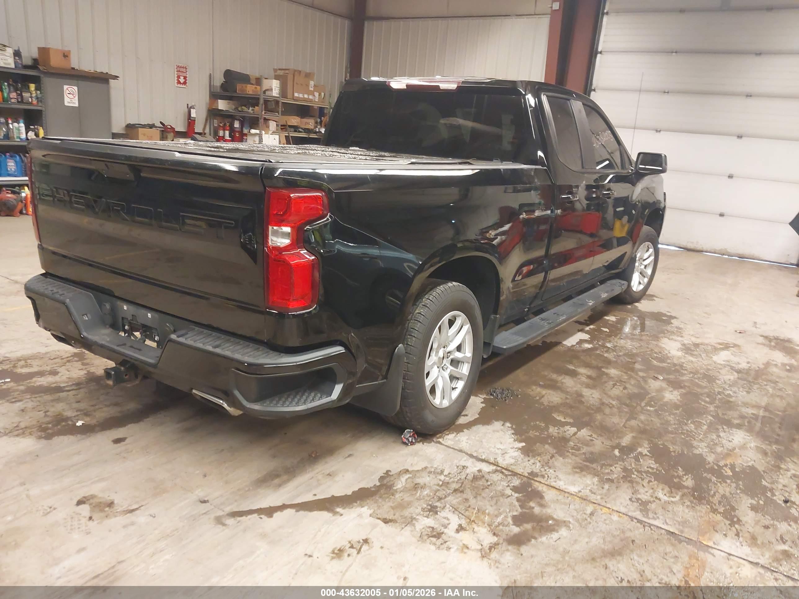 CHEVROLET SILVERADO image 4