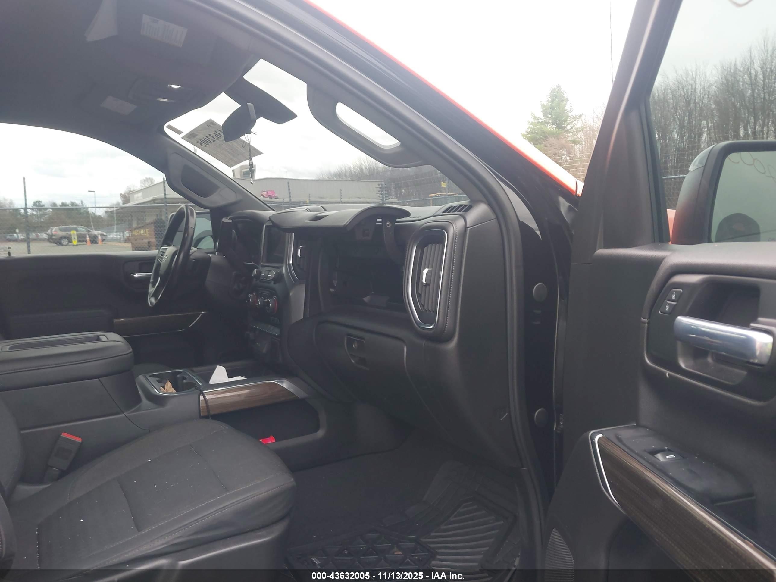 CHEVROLET SILVERADO image 5