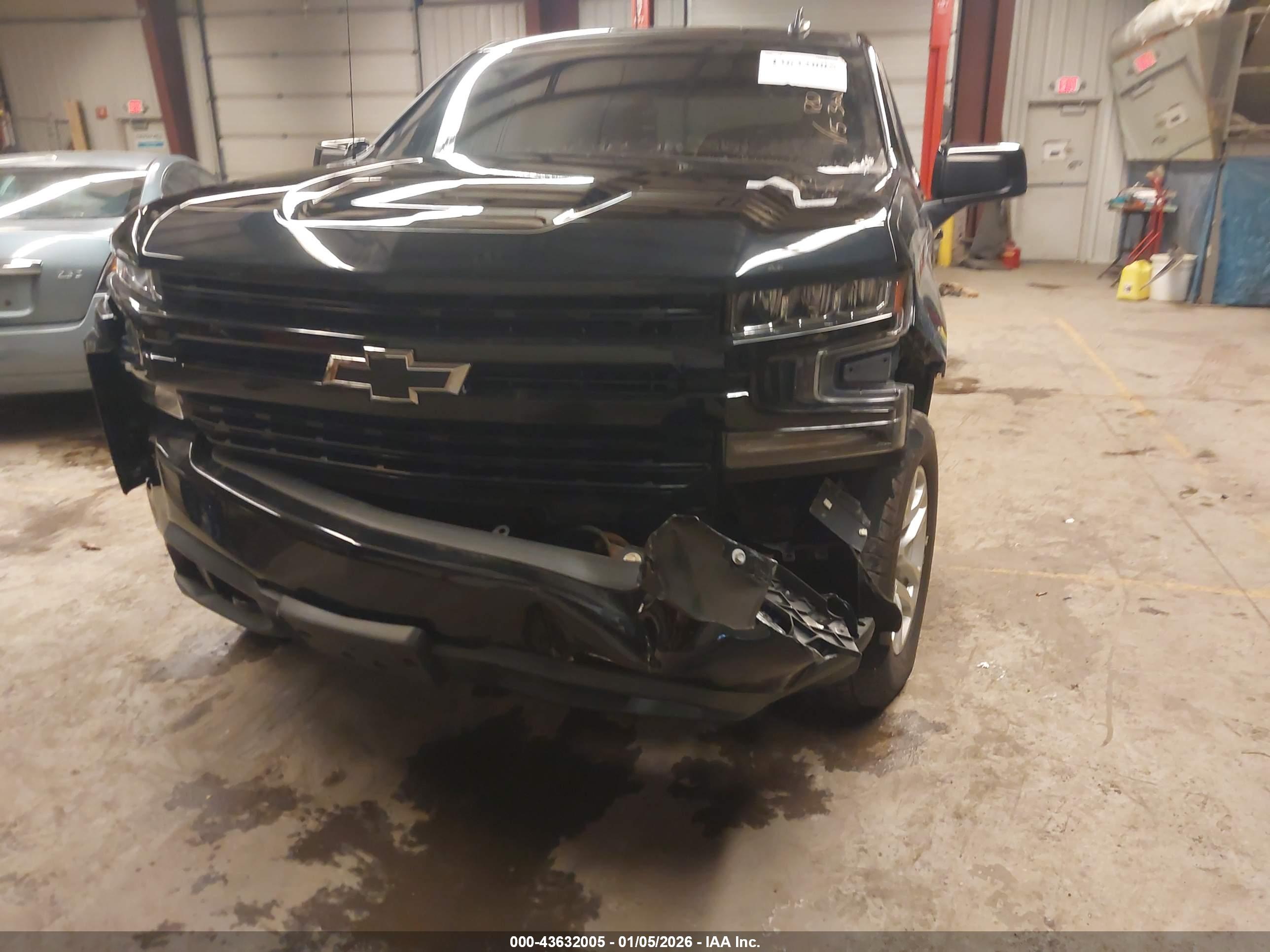 CHEVROLET SILVERADO image 6