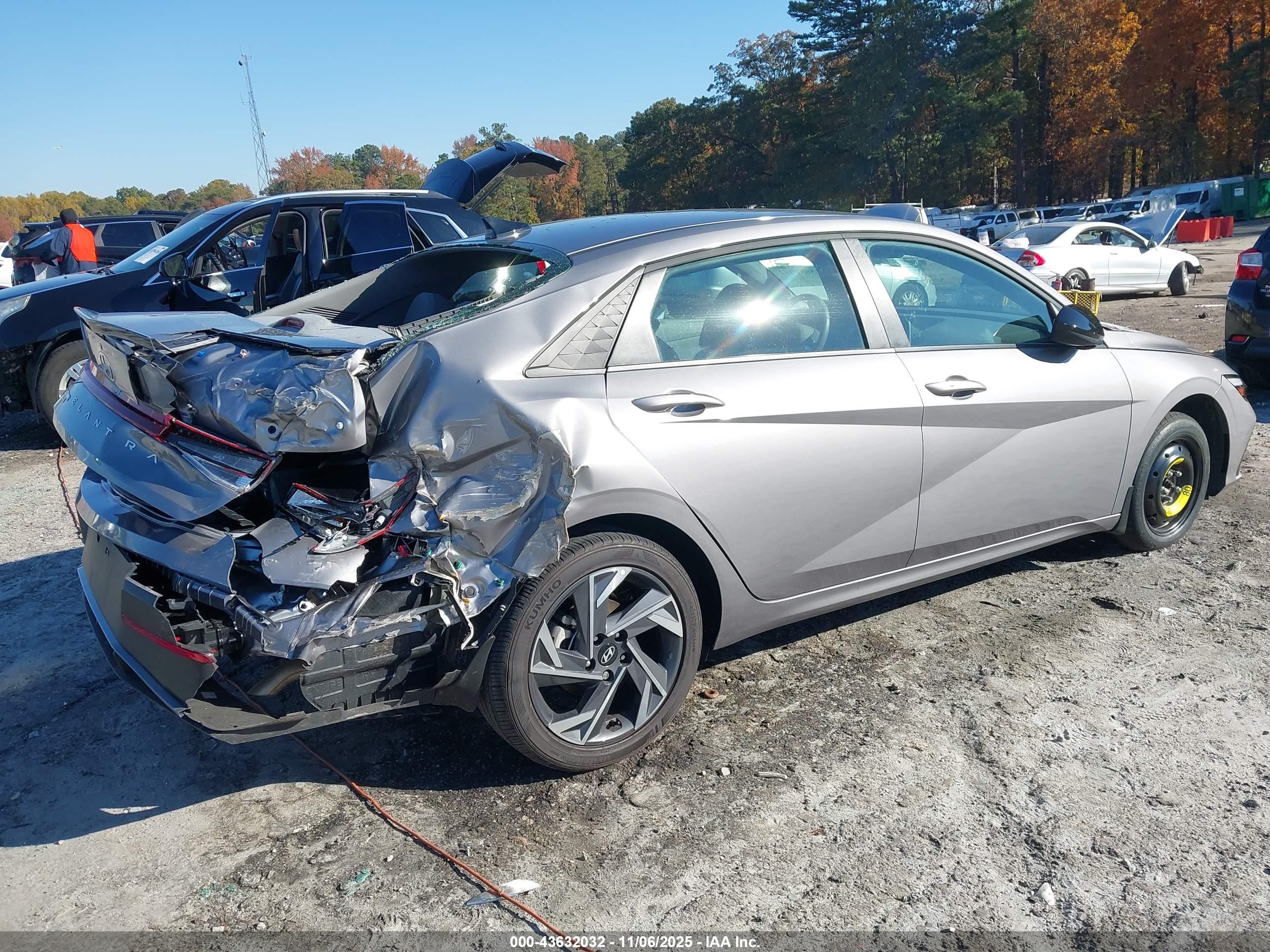 HYUNDAI ELANTRA image 4