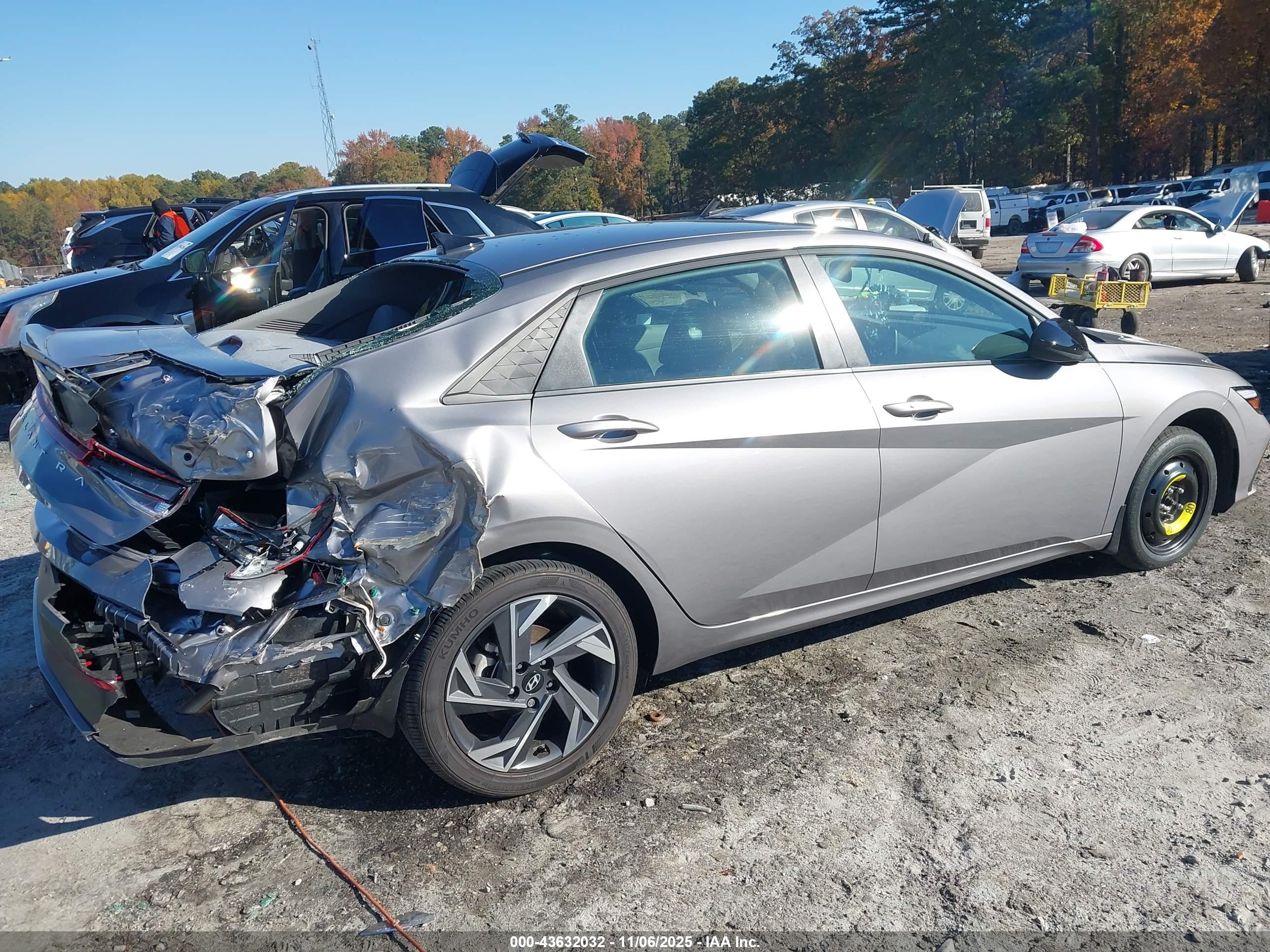 HYUNDAI ELANTRA image 6