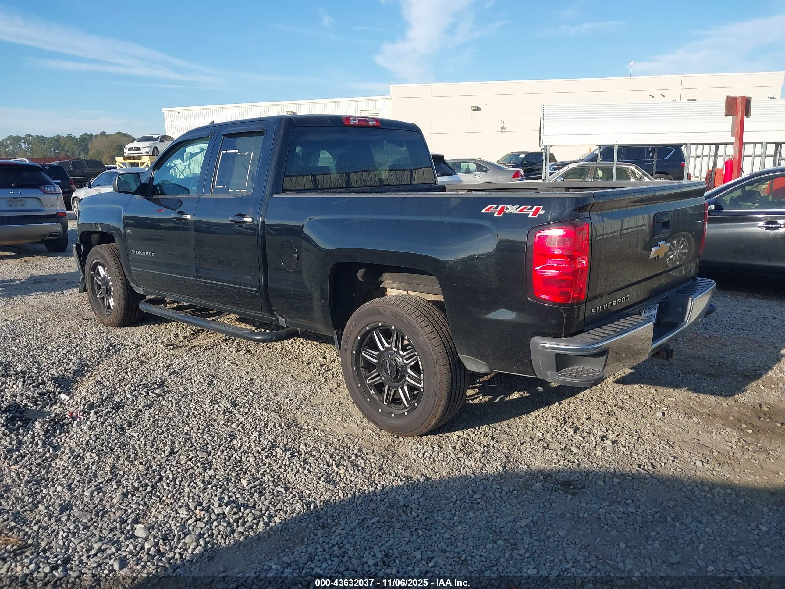 CHEVROLET SILVERADO image 3