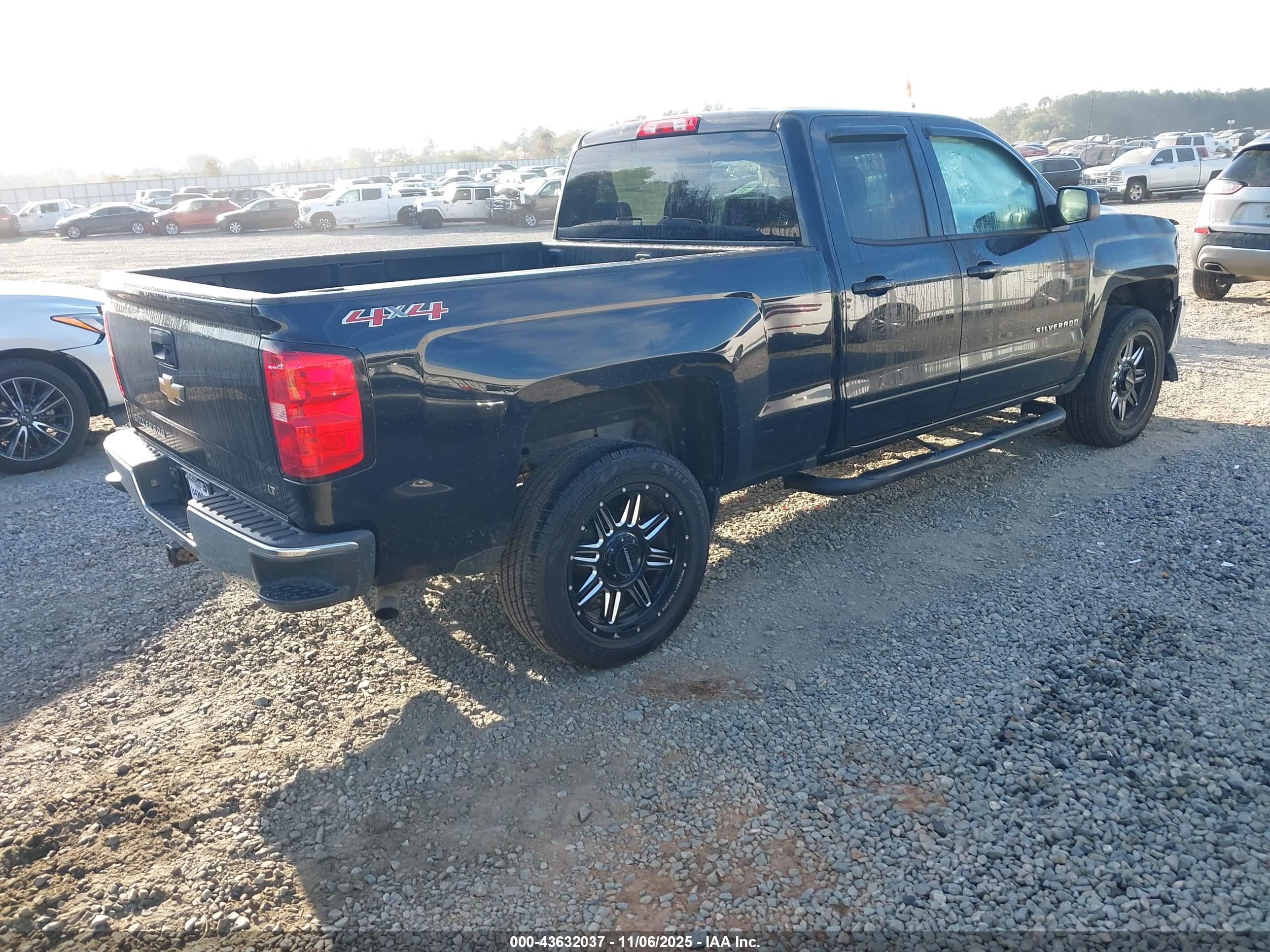 CHEVROLET SILVERADO image 4