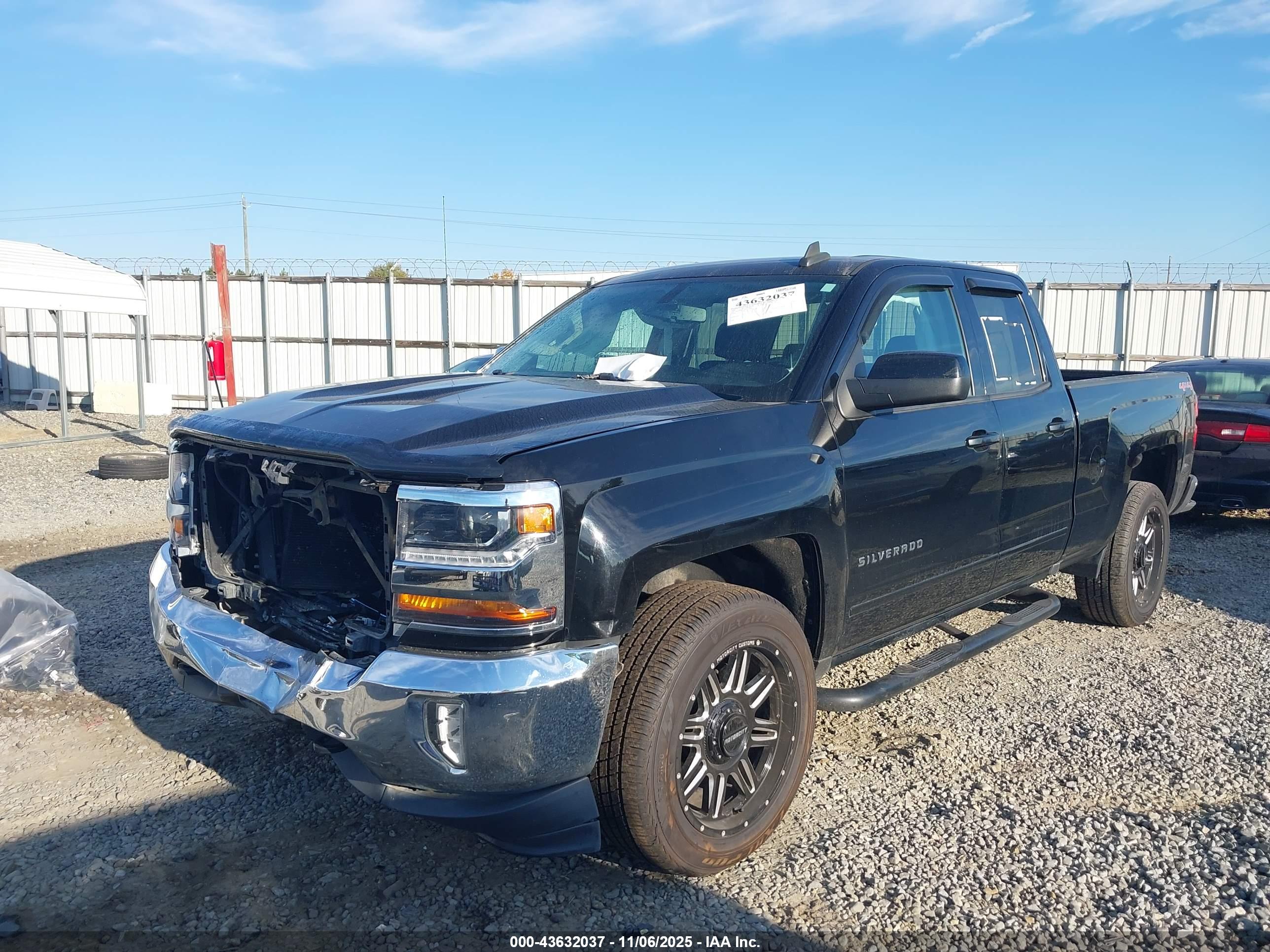 CHEVROLET SILVERADO image 6
