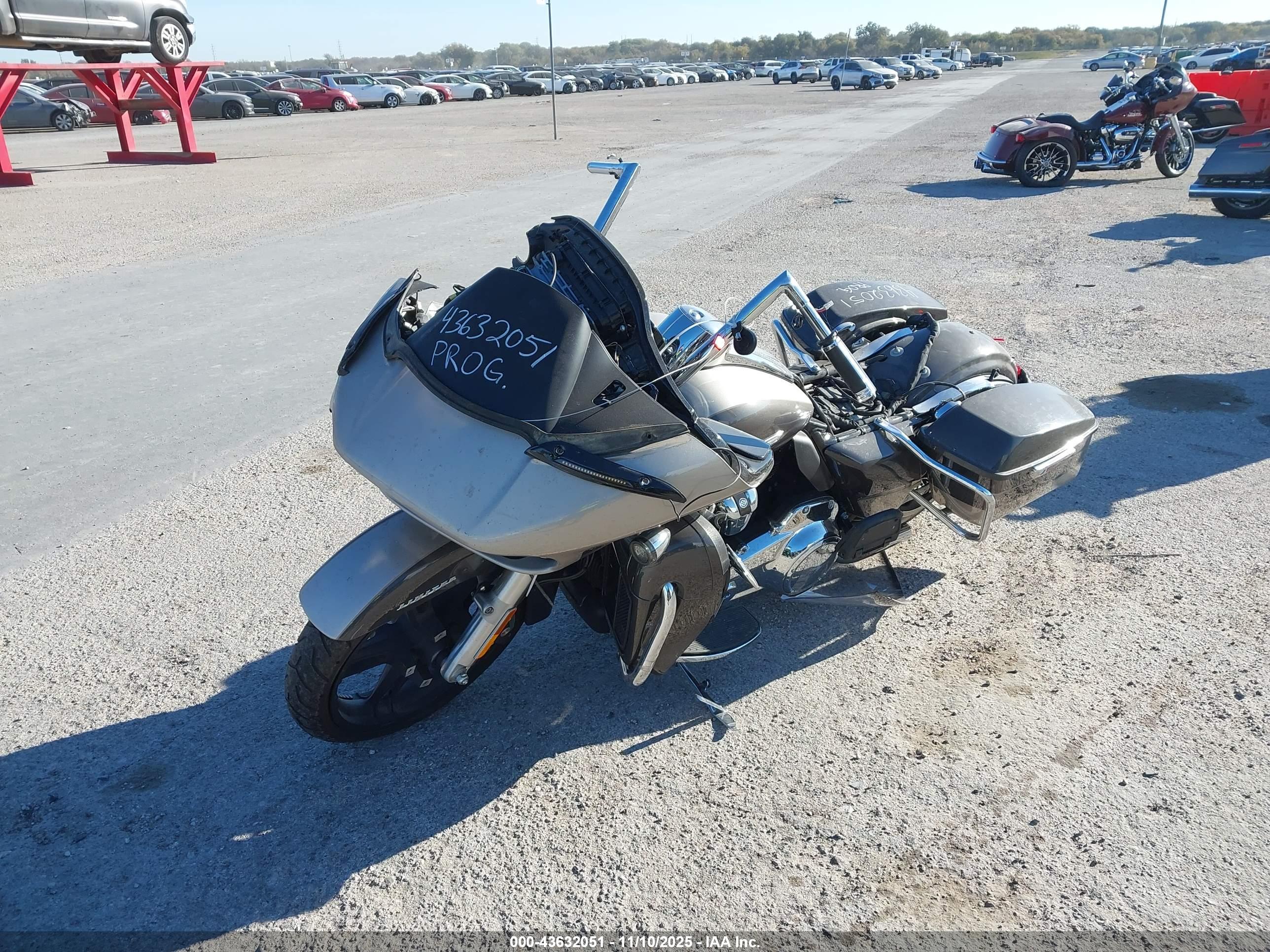HARLEY-DAVIDSON FLTRK image 2