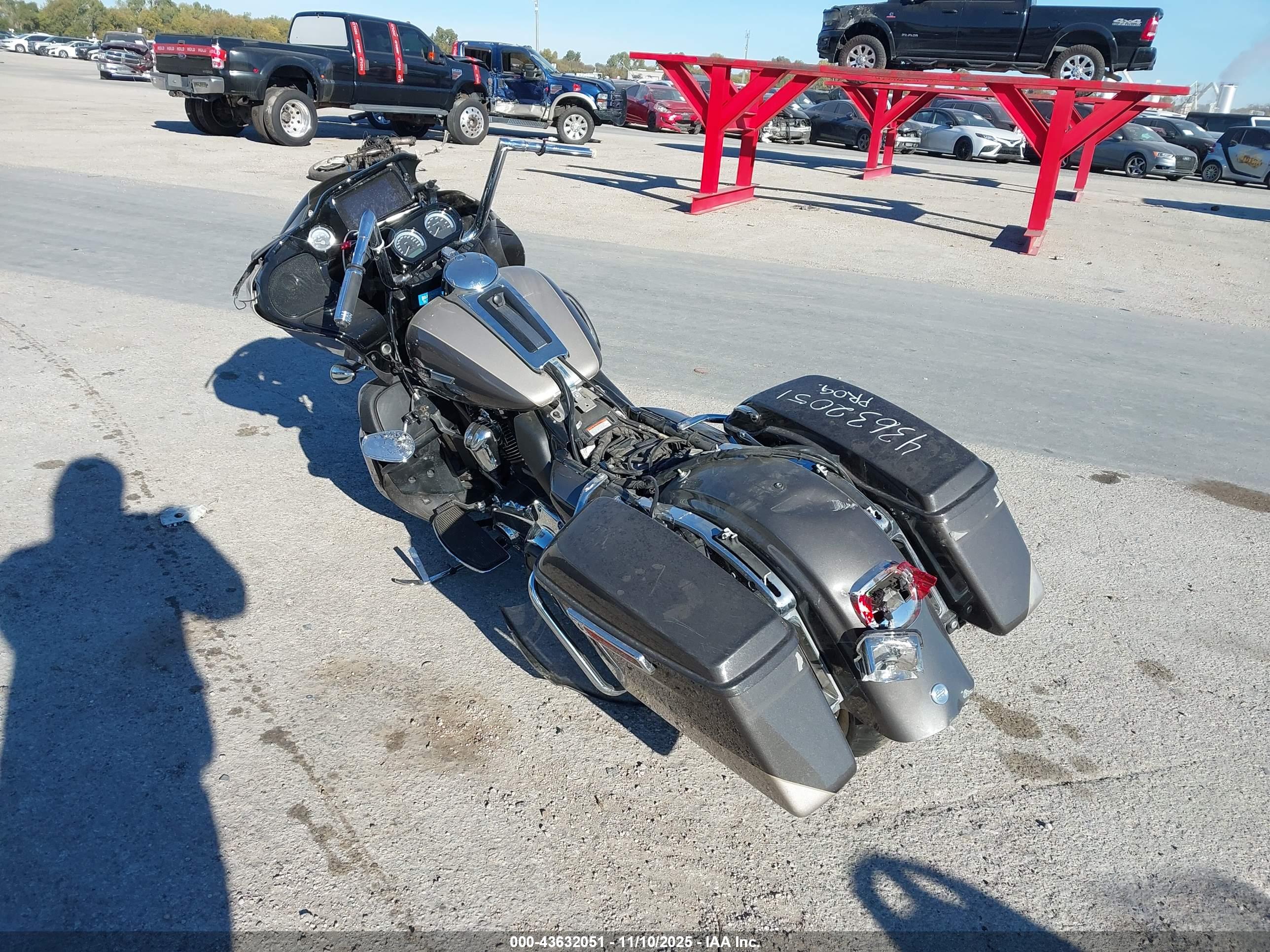 HARLEY-DAVIDSON FLTRK image 3