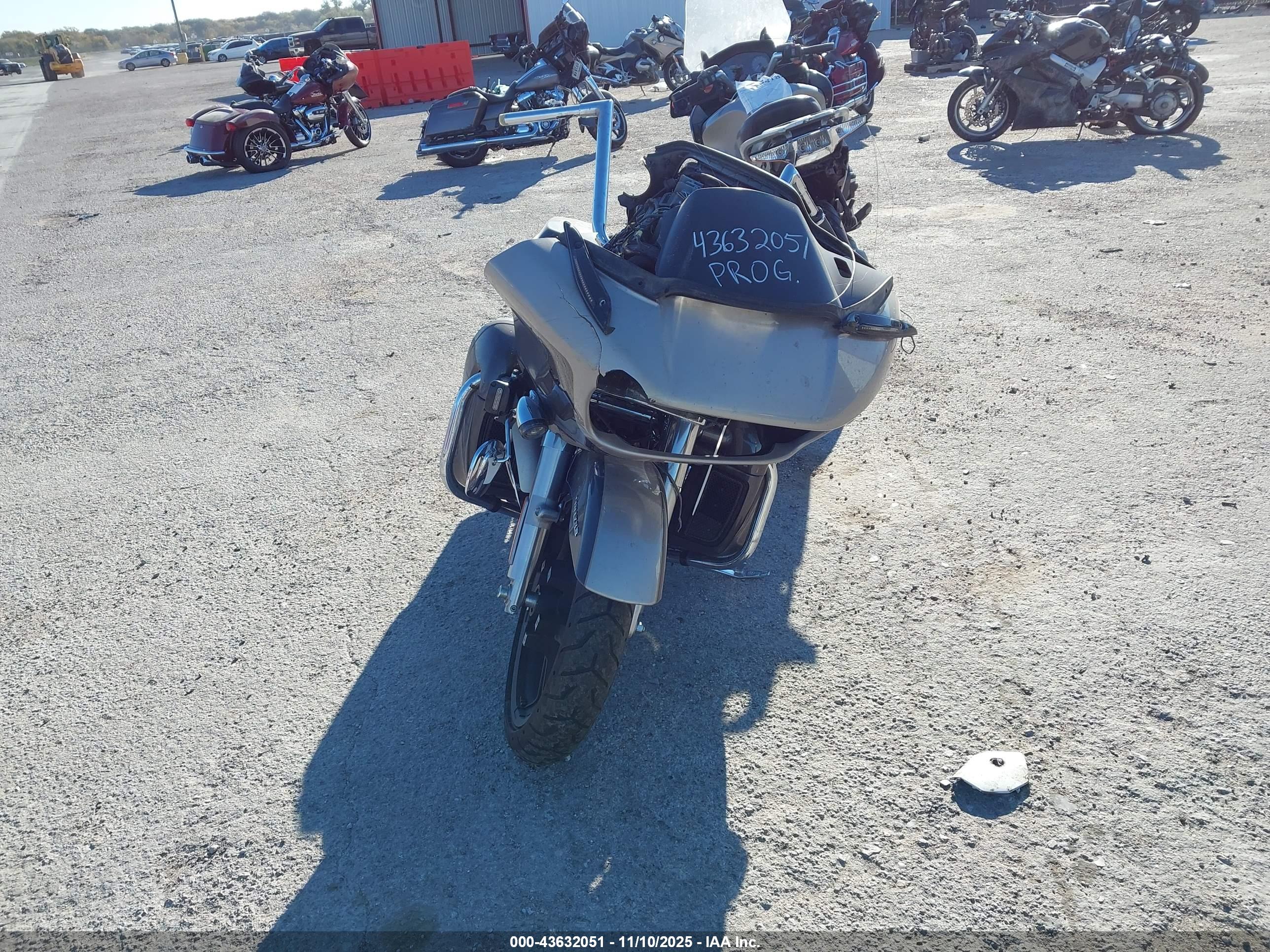 HARLEY-DAVIDSON FLTRK image 5