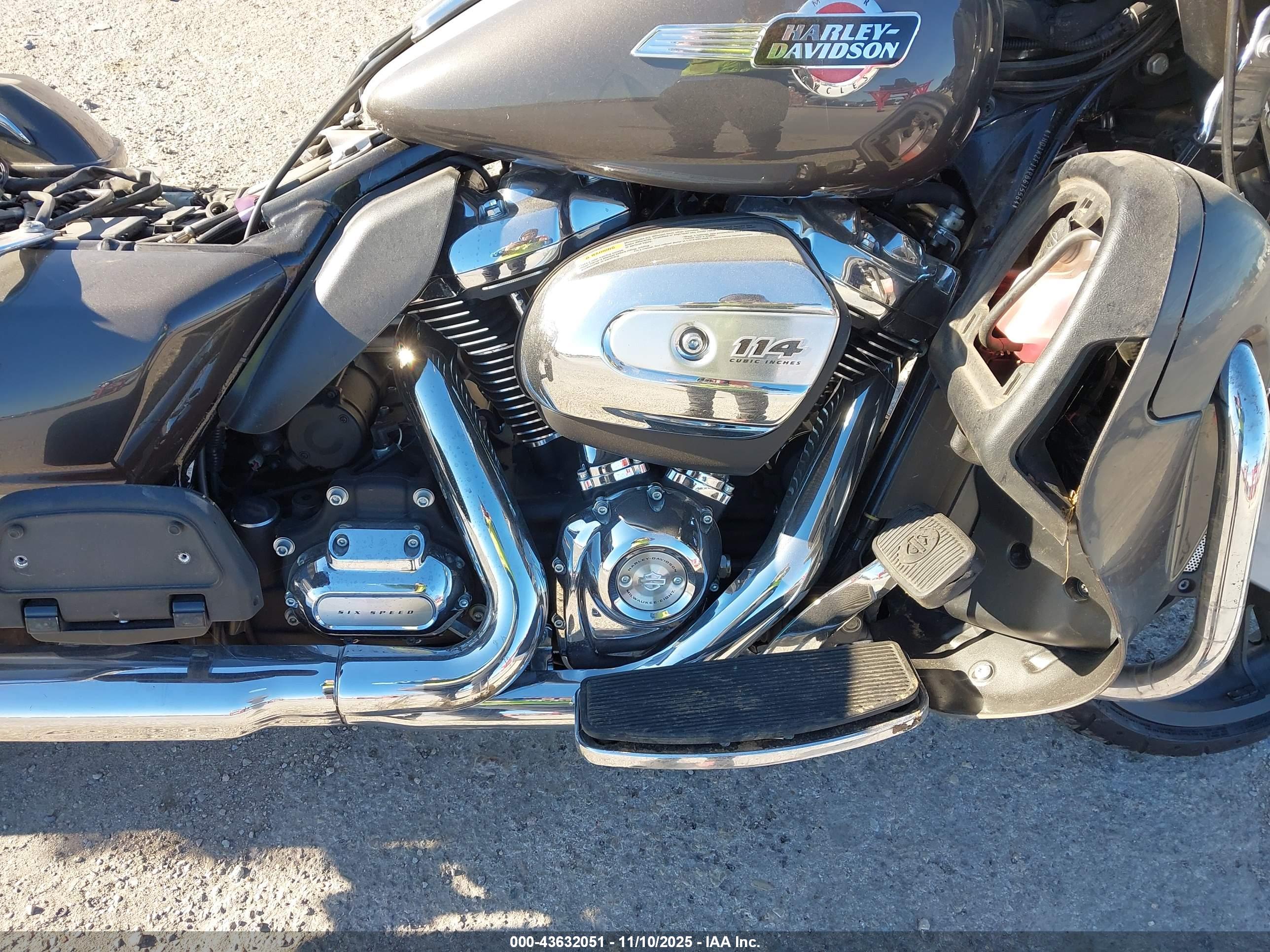 HARLEY-DAVIDSON FLTRK image 8