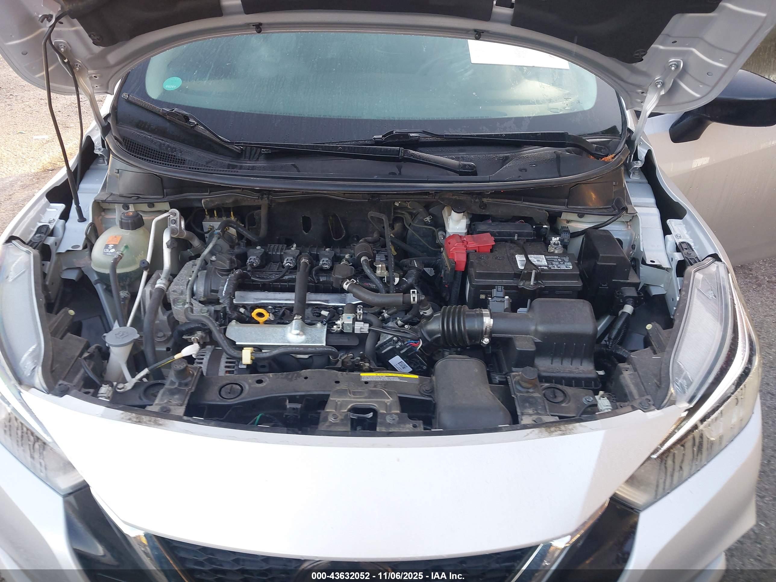 NISSAN VERSA image 10