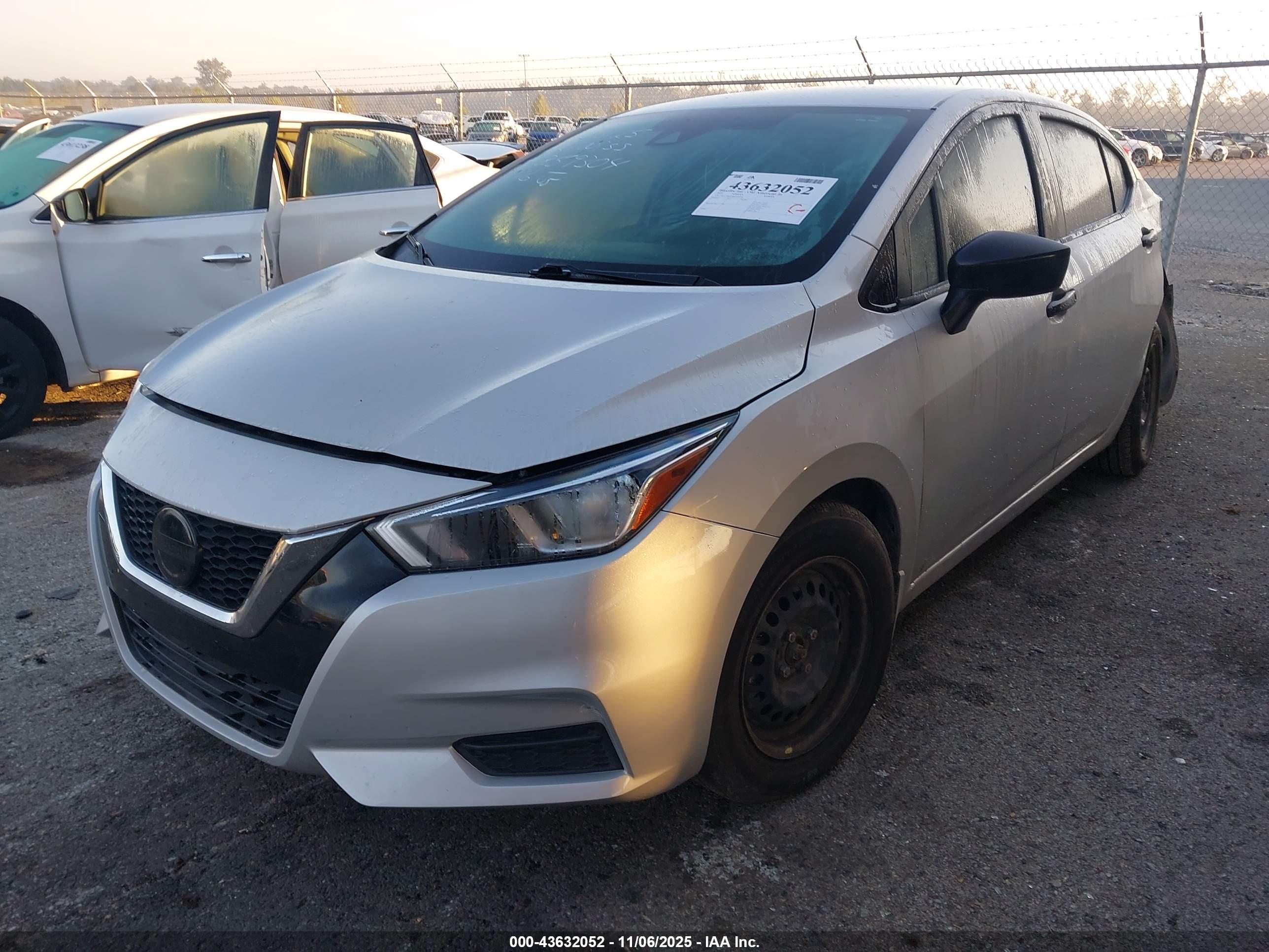 NISSAN VERSA image 2