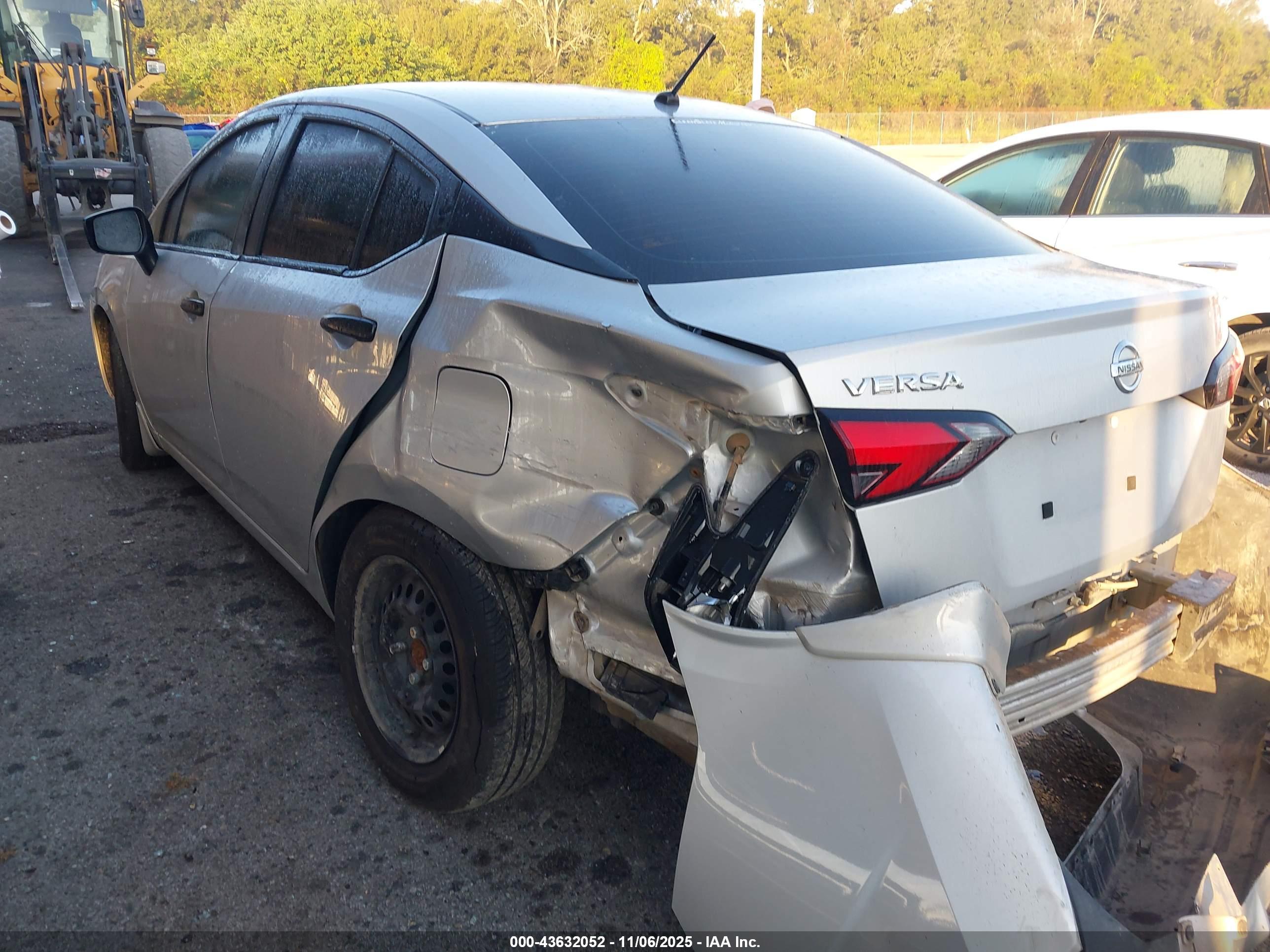 NISSAN VERSA image 3