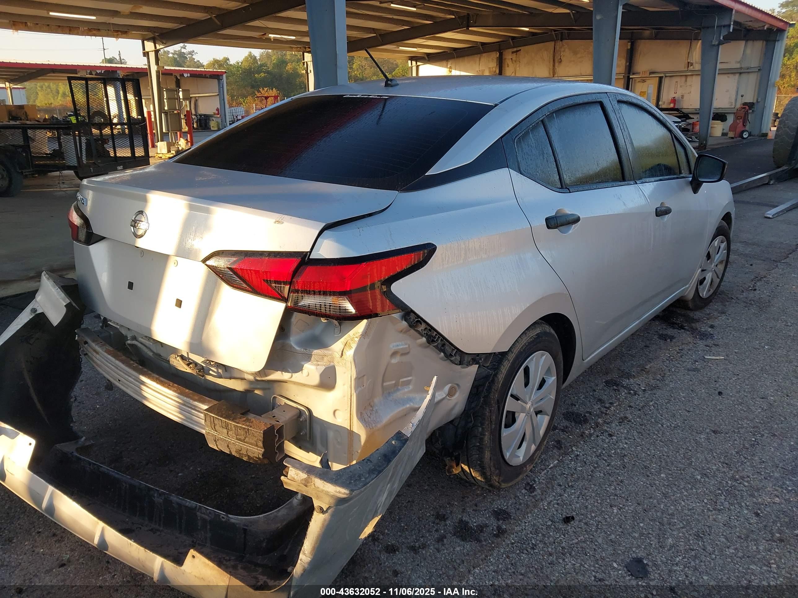 NISSAN VERSA image 4