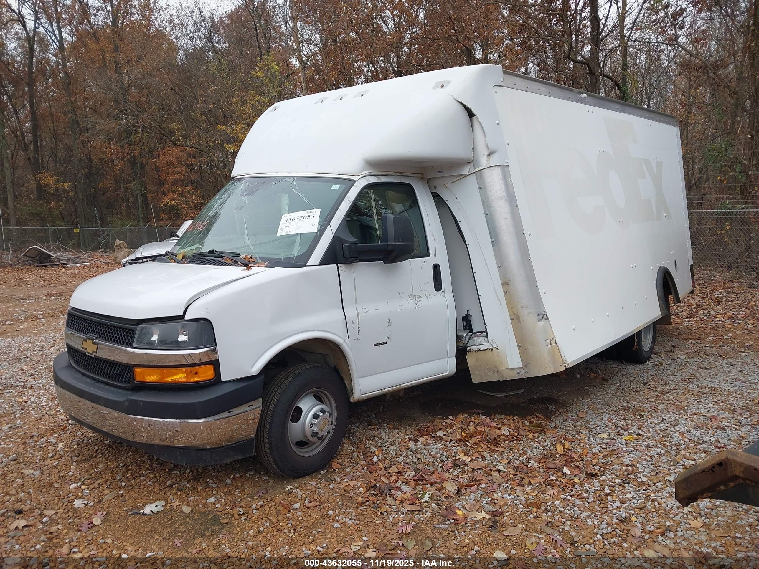 CHEVROLET EXPRESS image 2