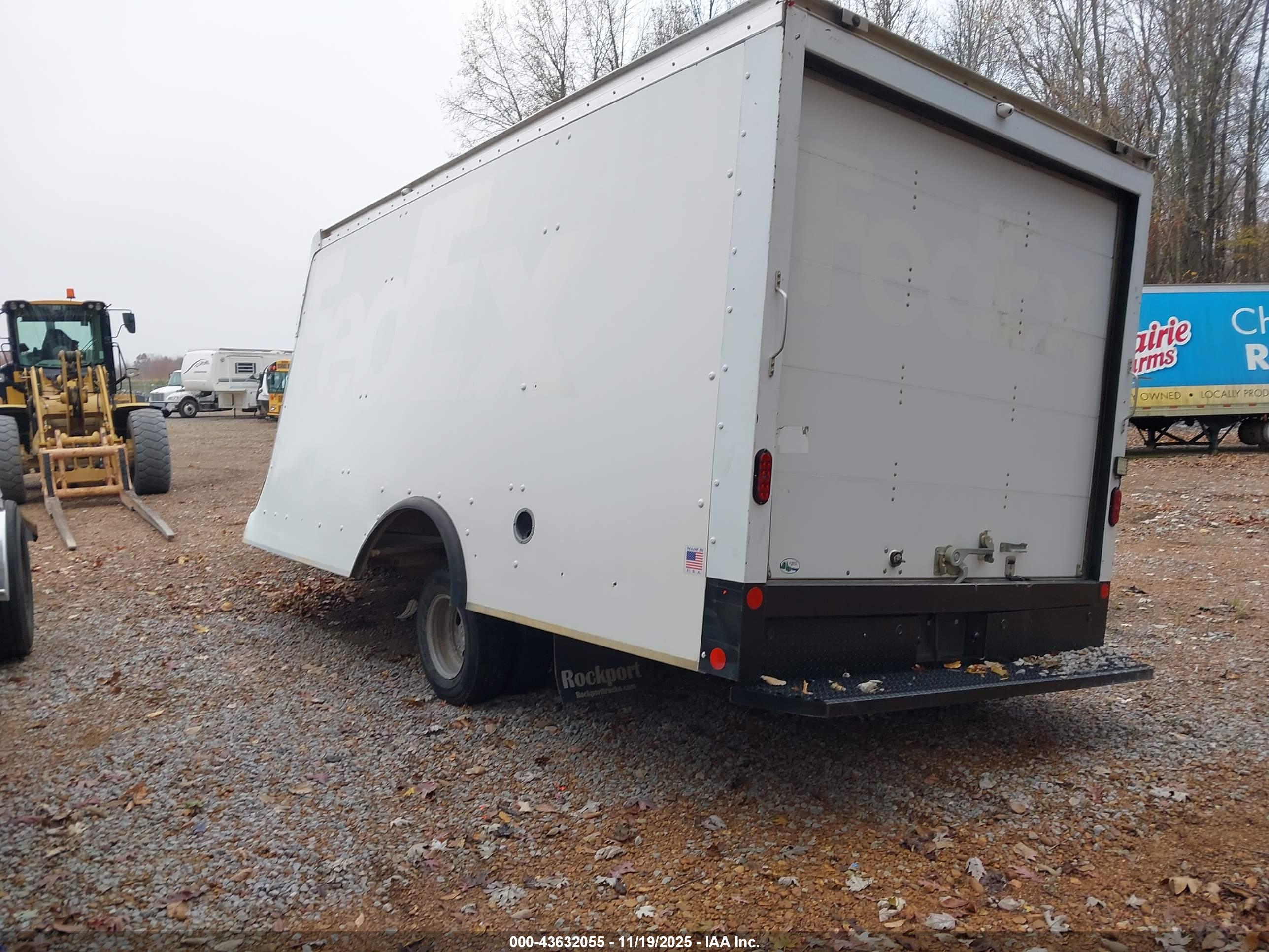 CHEVROLET EXPRESS image 3