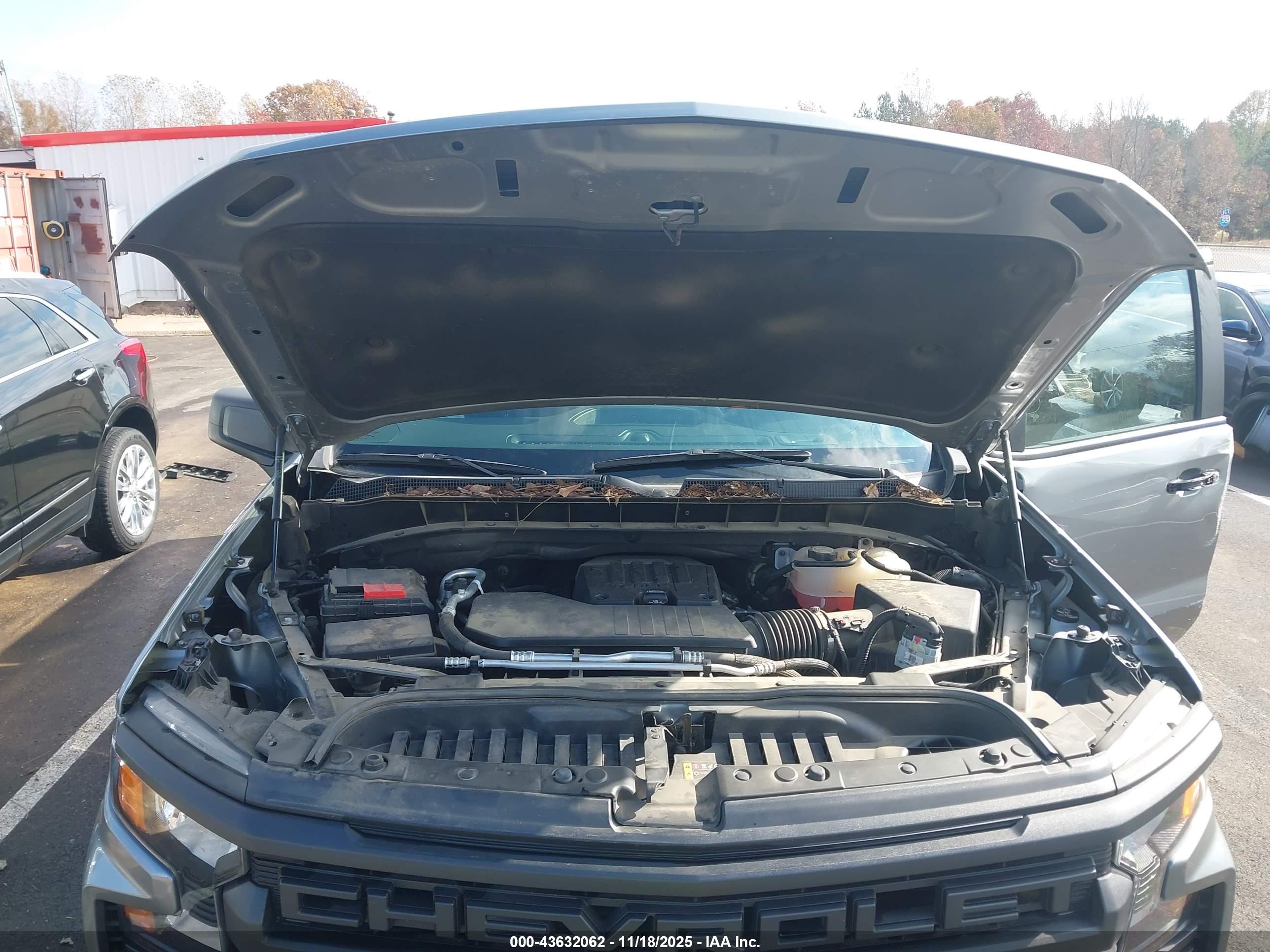 CHEVROLET SILVERADO image 10
