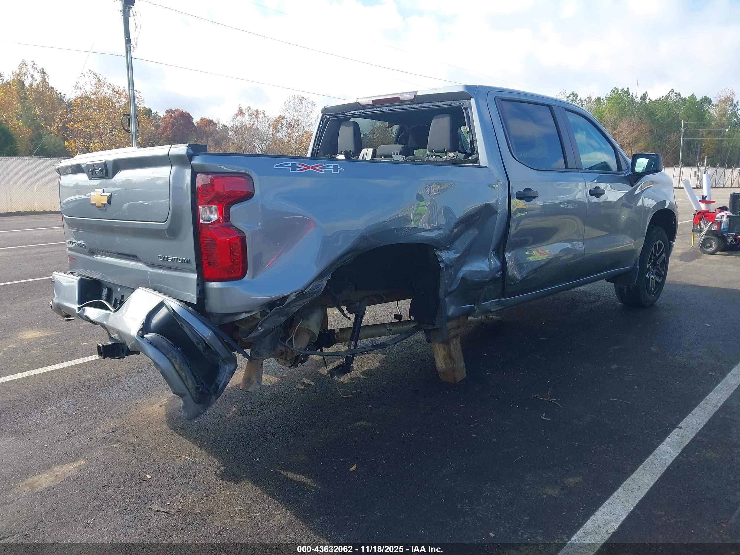 CHEVROLET SILVERADO image 4