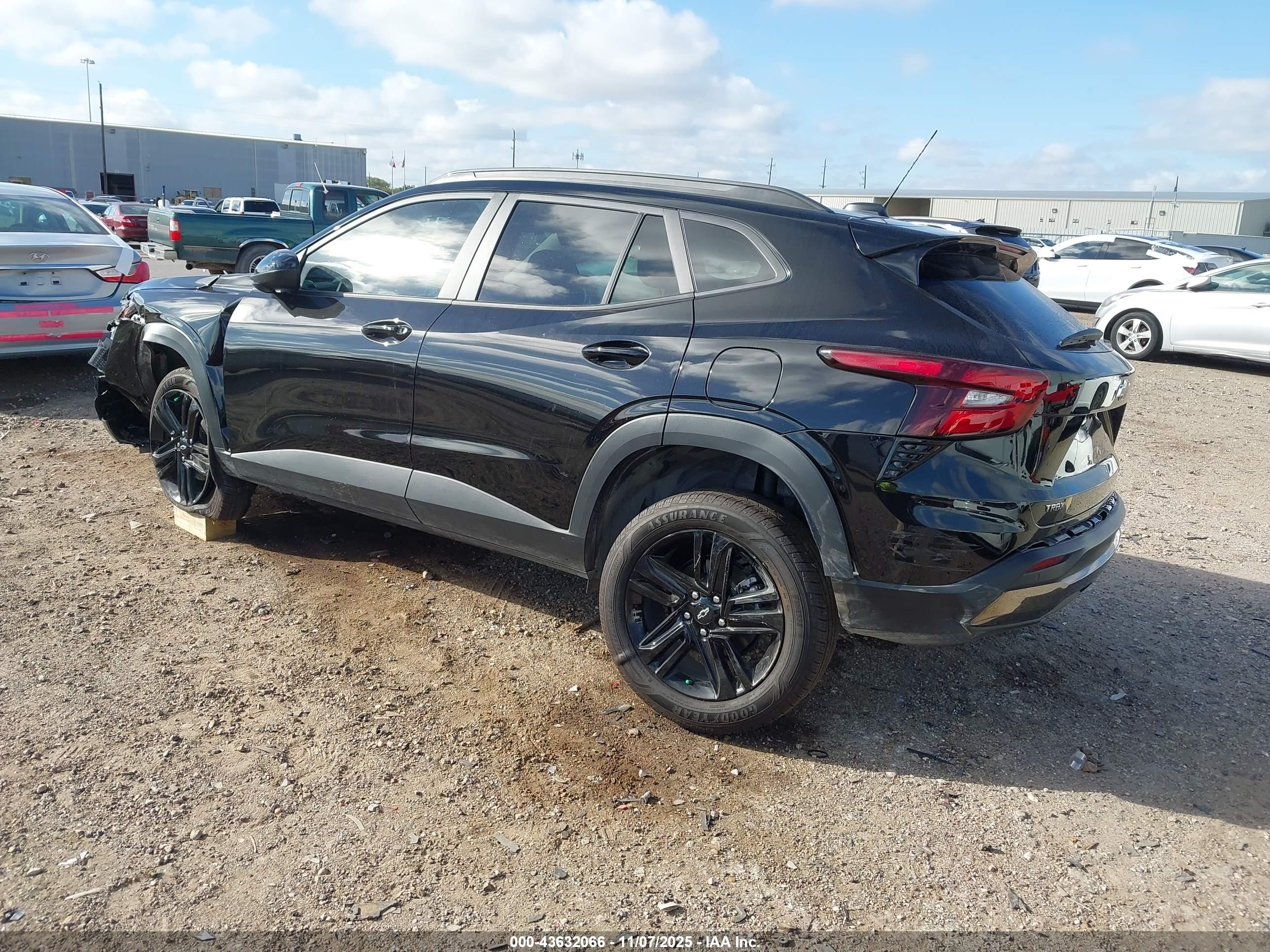 CHEVROLET TRAX image 3