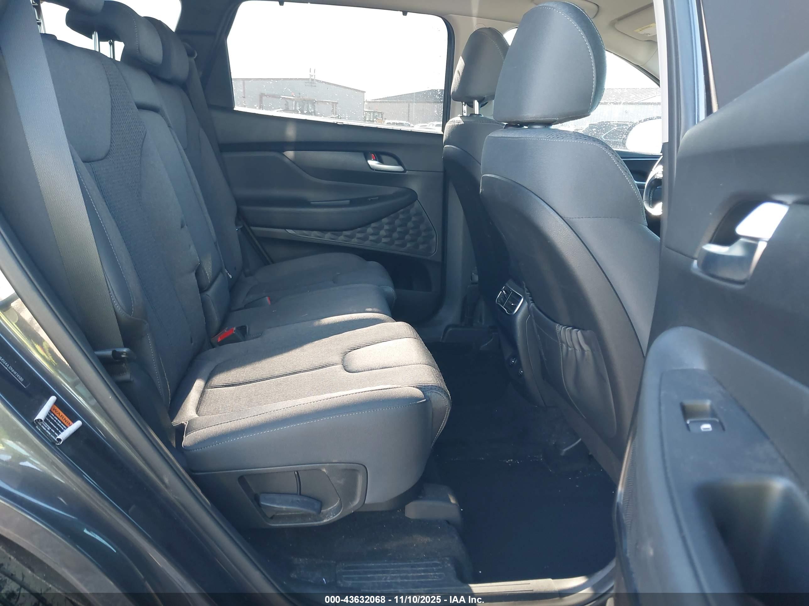 HYUNDAI SANTA image 8