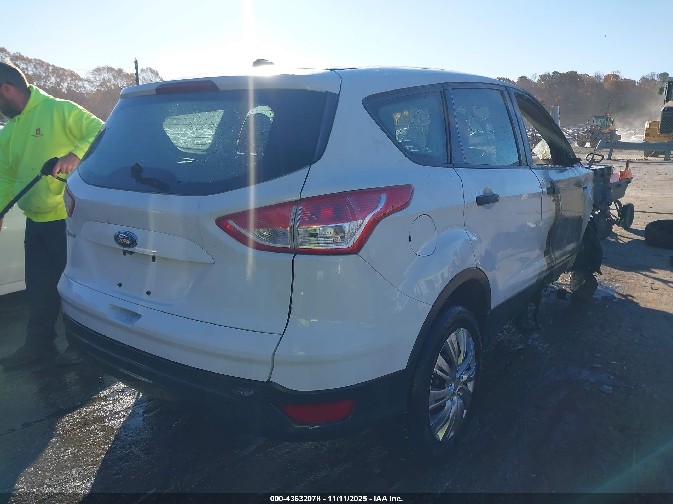 FORD ESCAPE image 4