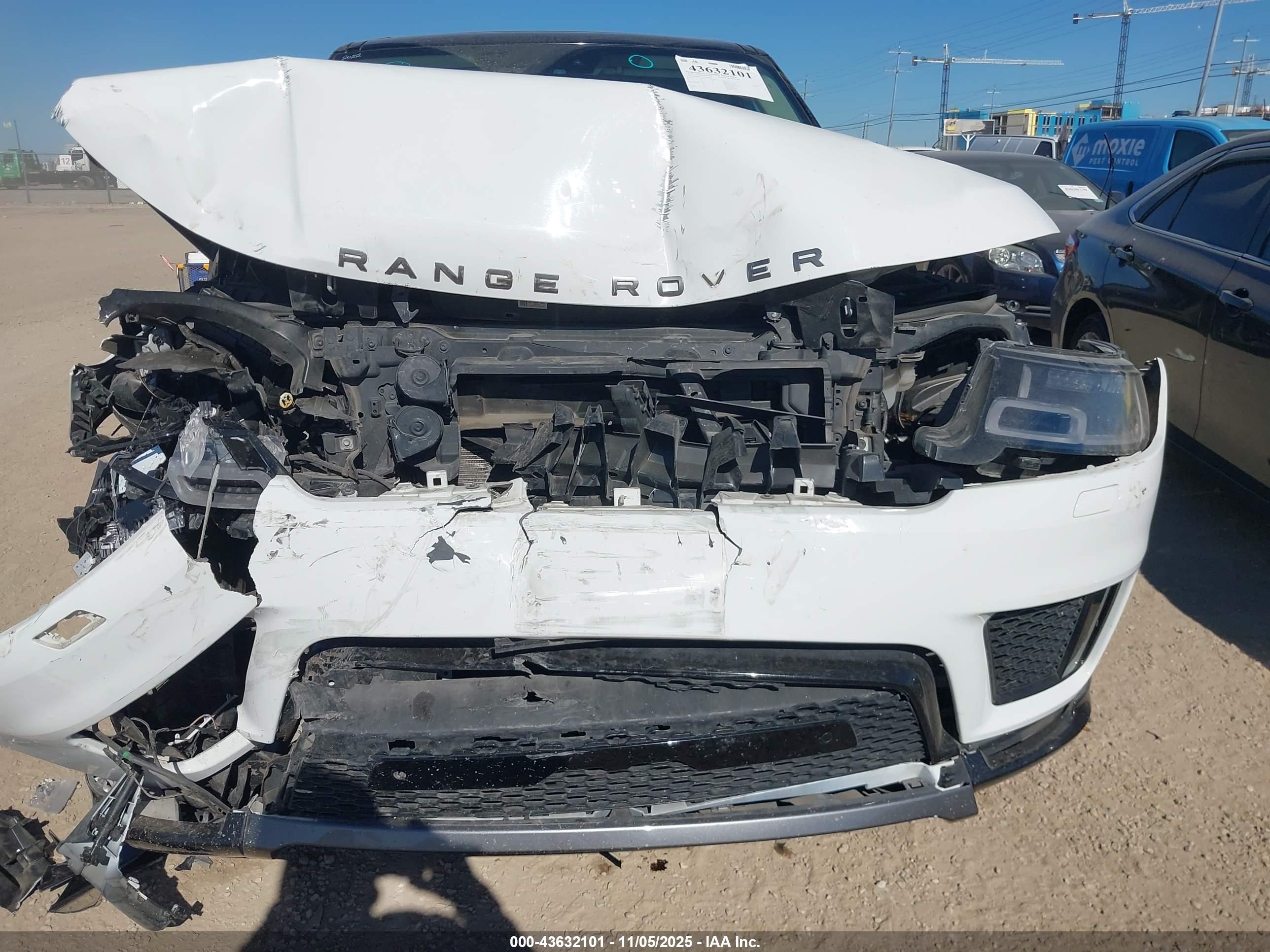 LAND ROVER image 6