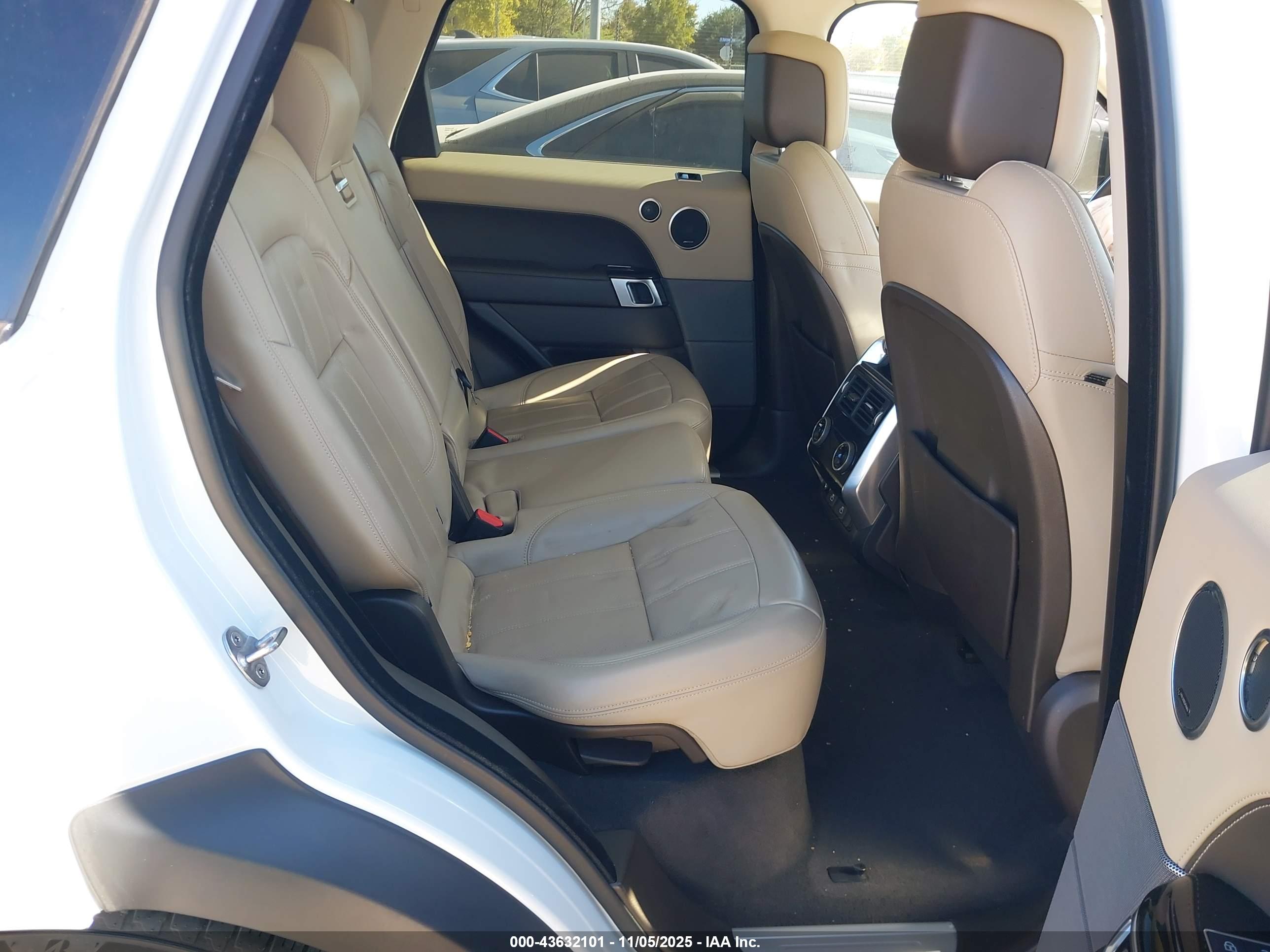 LAND ROVER image 8