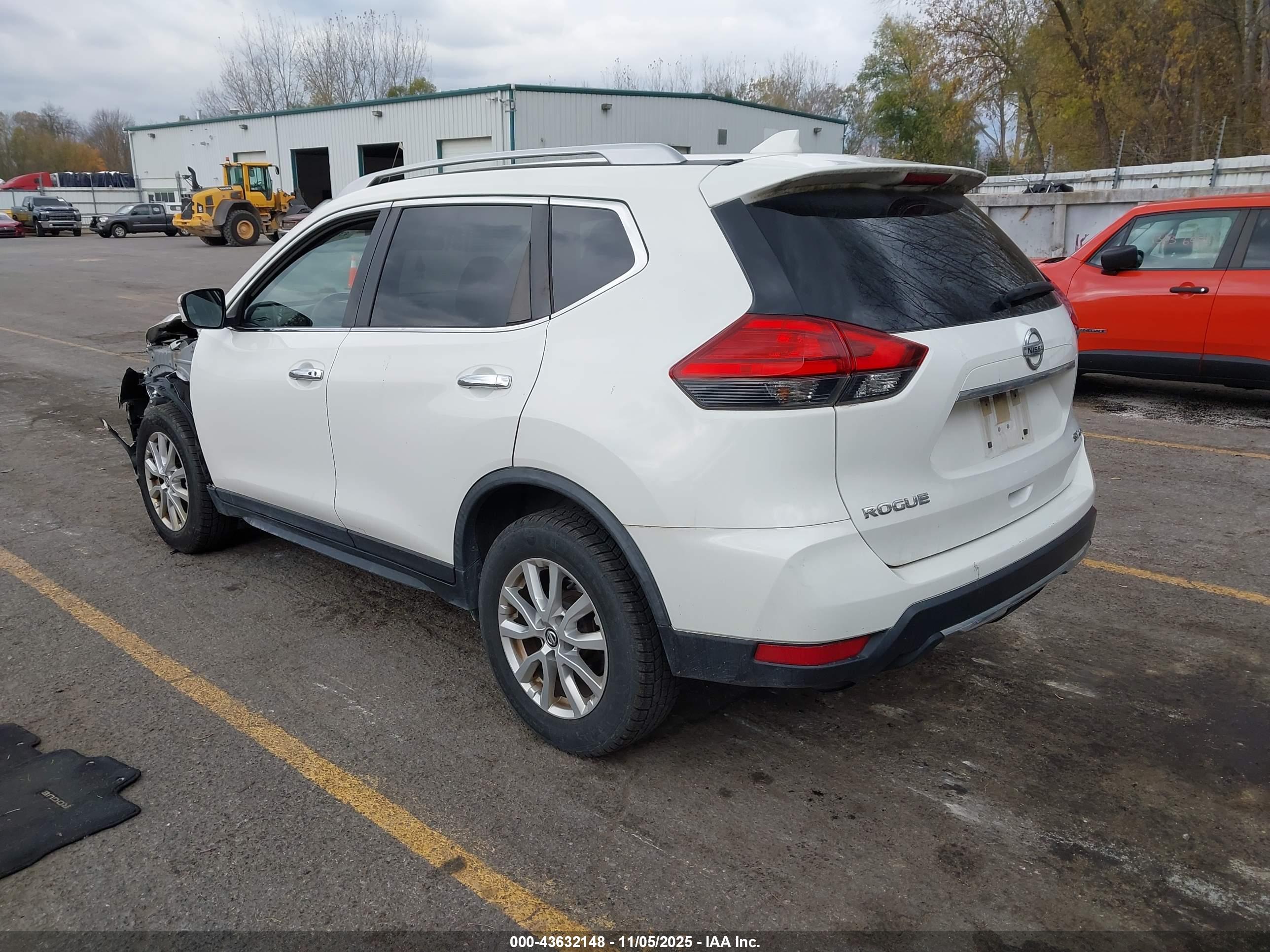 NISSAN ROGUE image 3