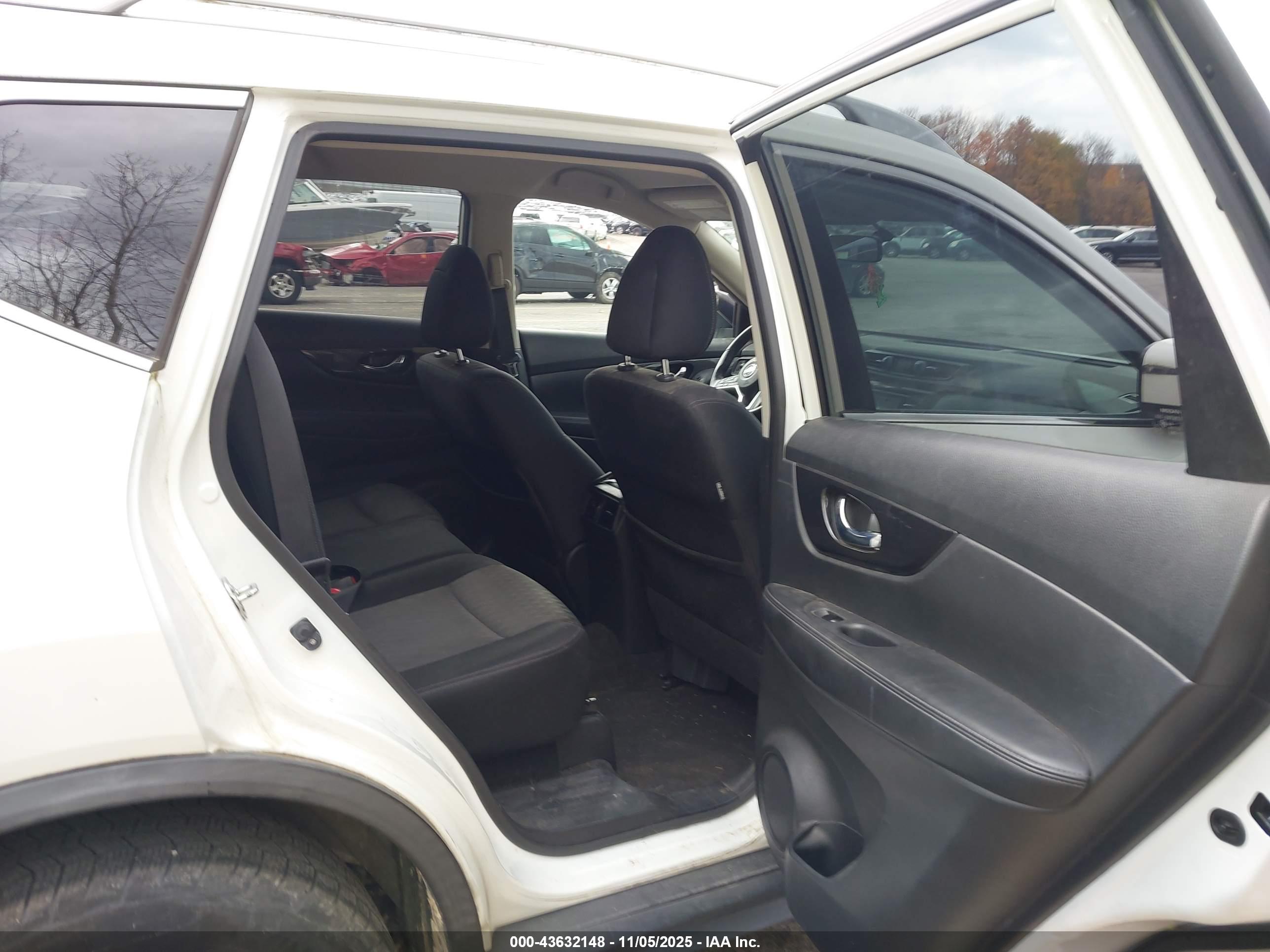 NISSAN ROGUE image 8