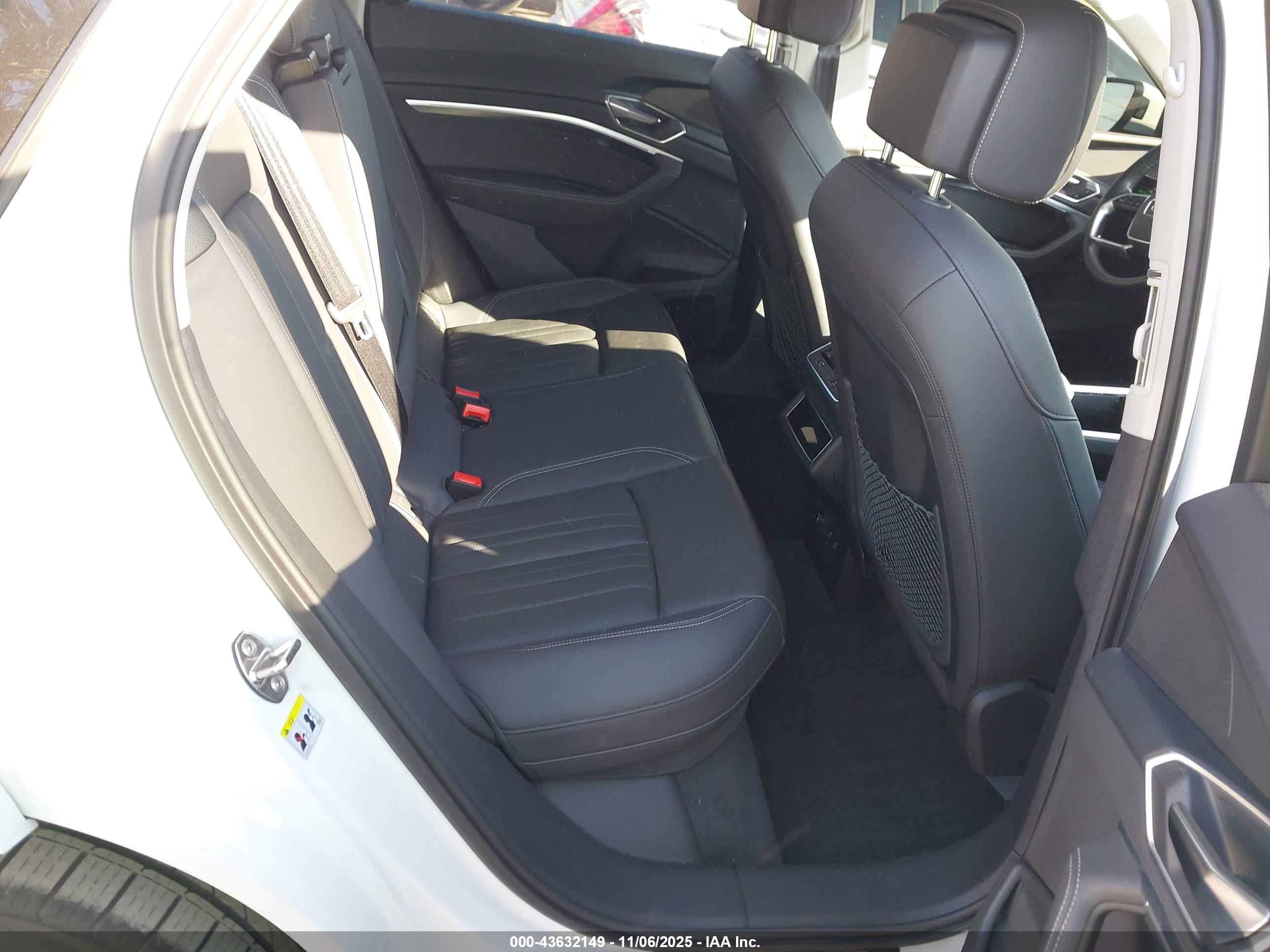 AUDI Q8 image 8