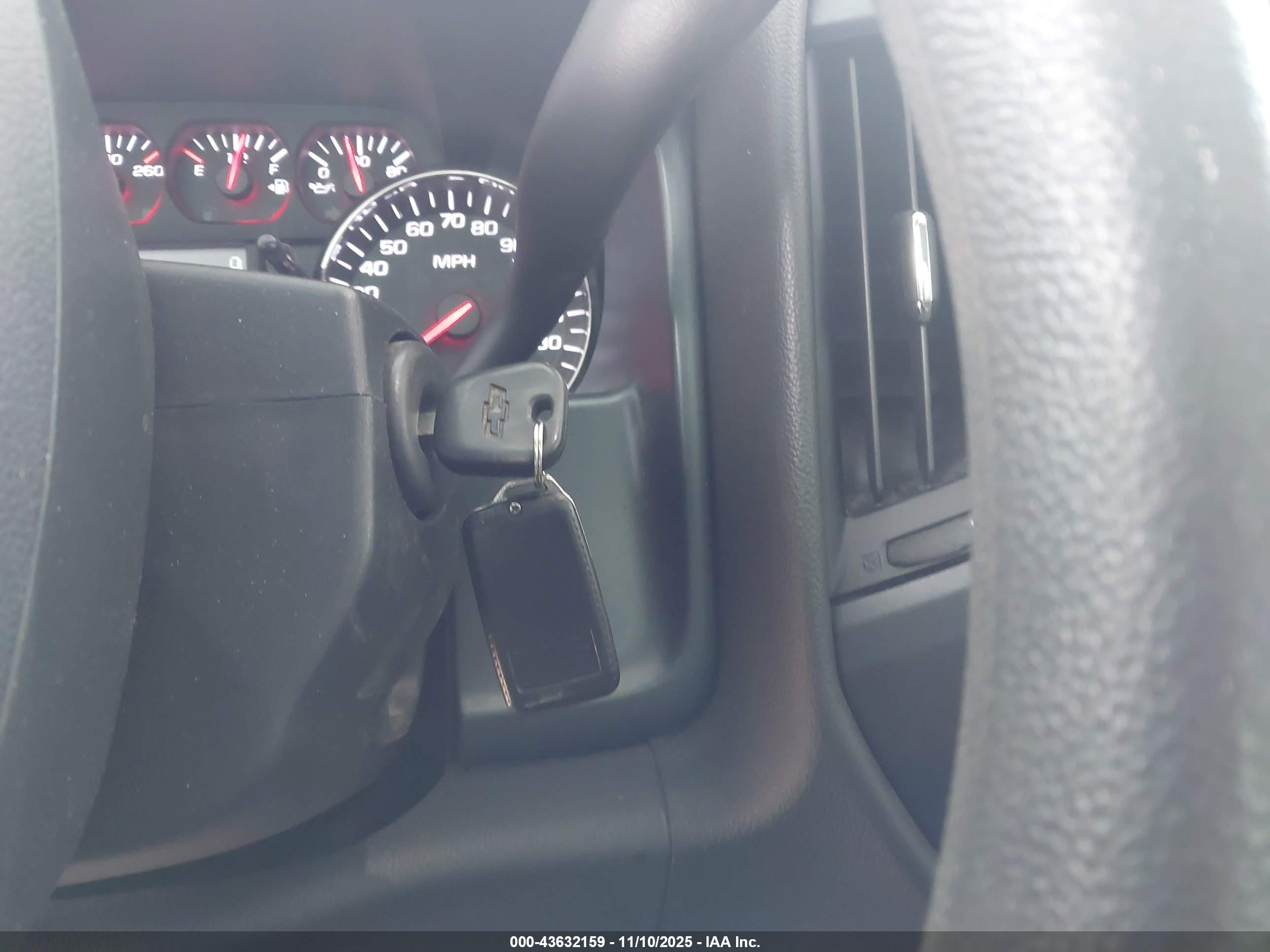 CHEVROLET SILVERADO image 11