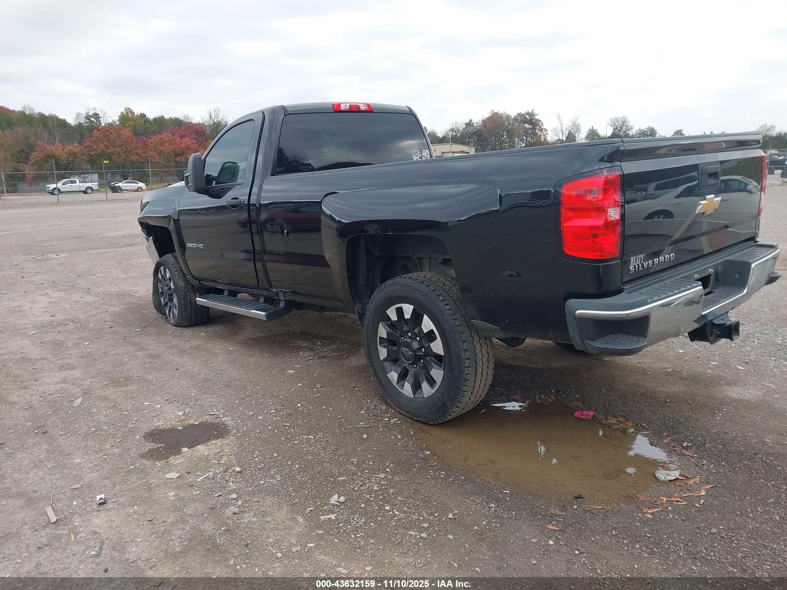 CHEVROLET SILVERADO image 3