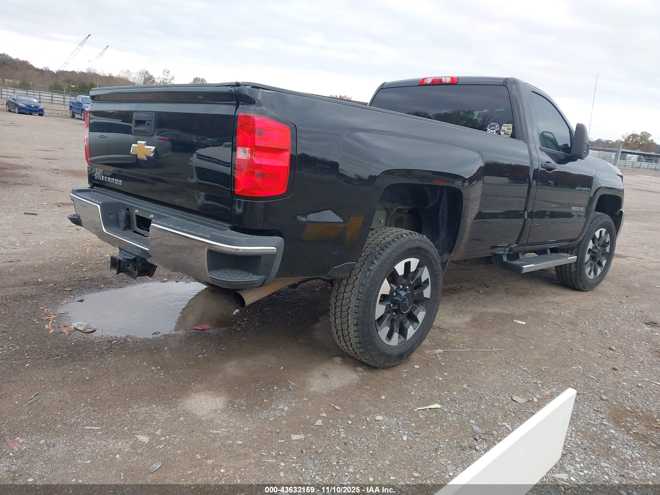 CHEVROLET SILVERADO image 4